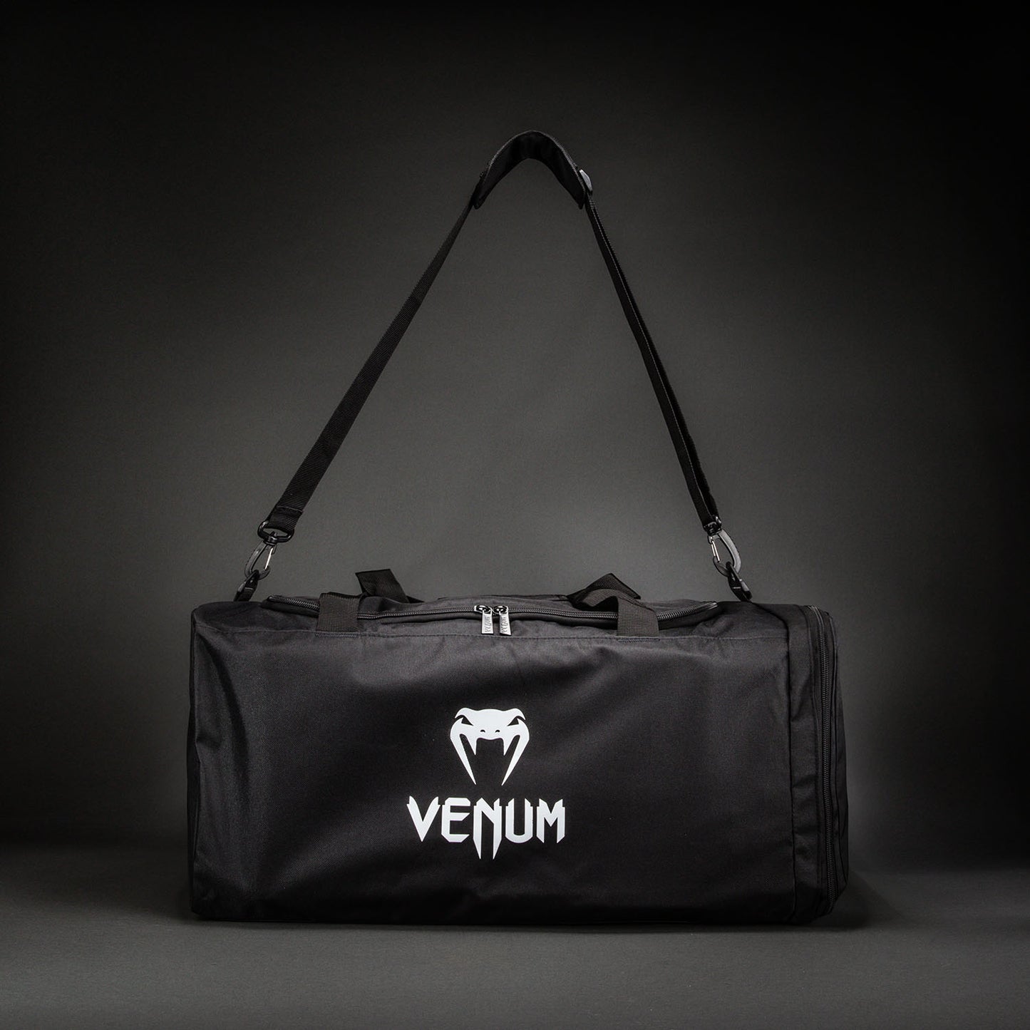 Спортивная сумка Venum Essential (61 л) – Чёрный