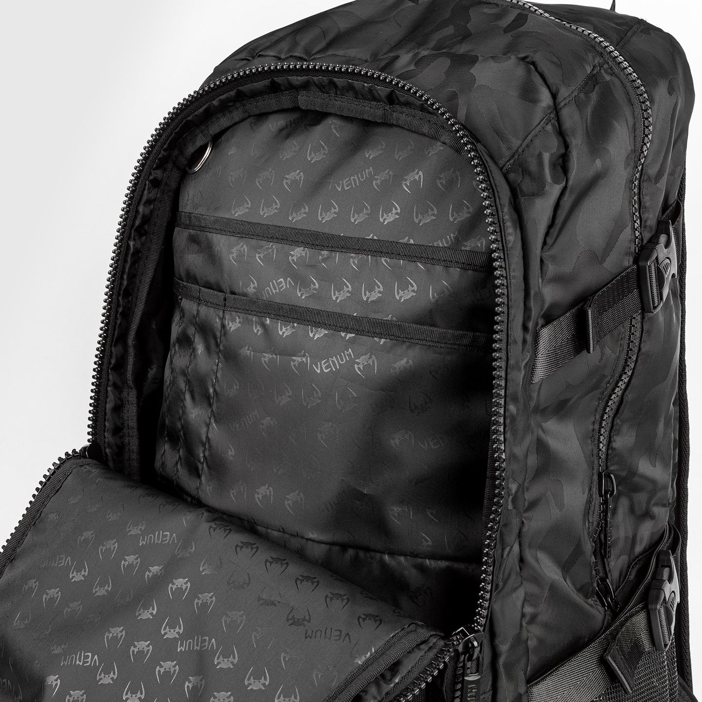 Рюкзак Venum Challenger Pro (20-25л) – Чёрный/Тёмный камуфляж