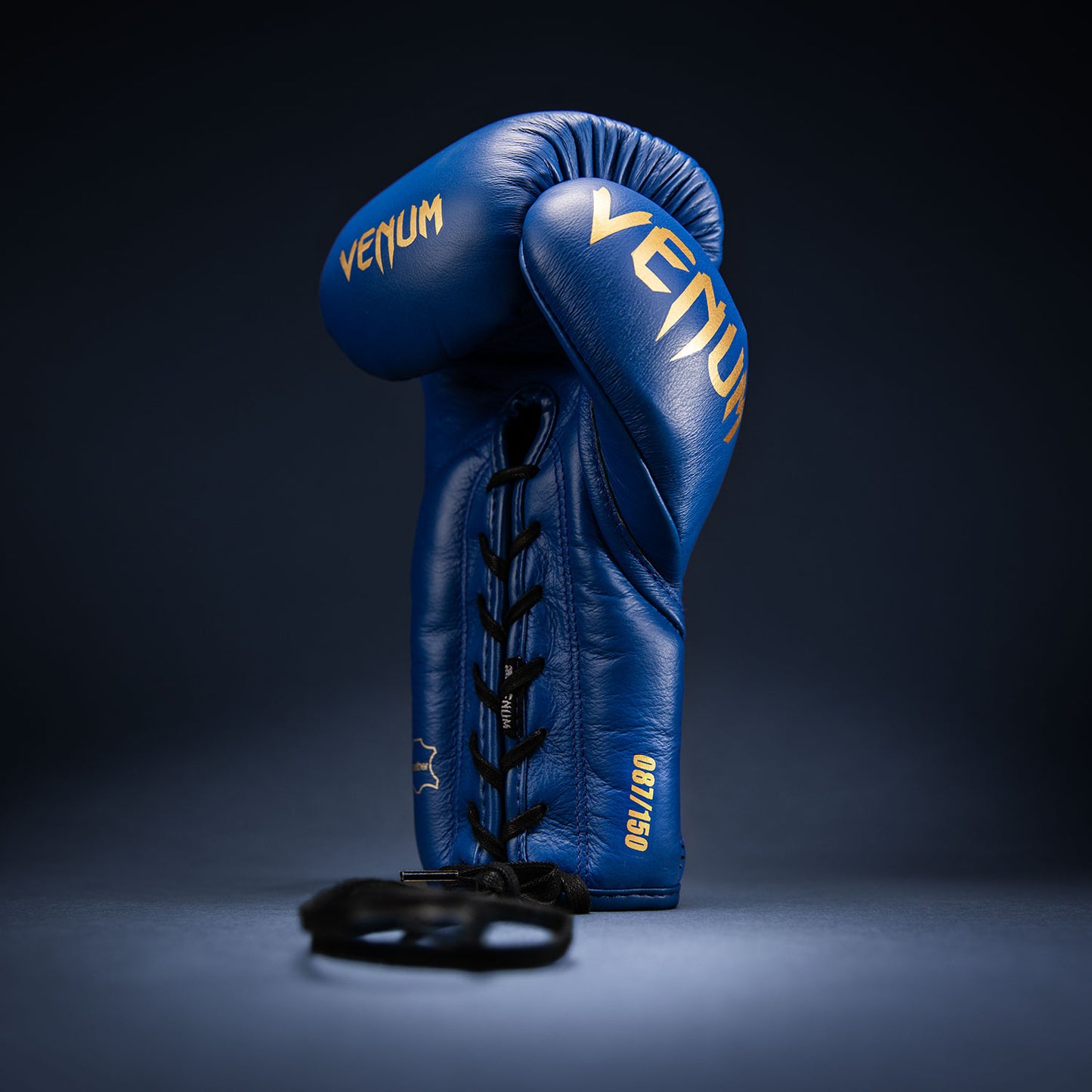 Боксерские перчатки Venum Giant 2.0 Khamzat Chimaev Pro — сине-золотые