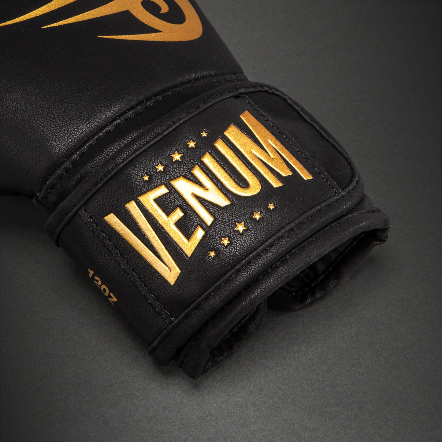Боксерские перчатки Venum Mike Tyson Replica – Чёрный/Золотой