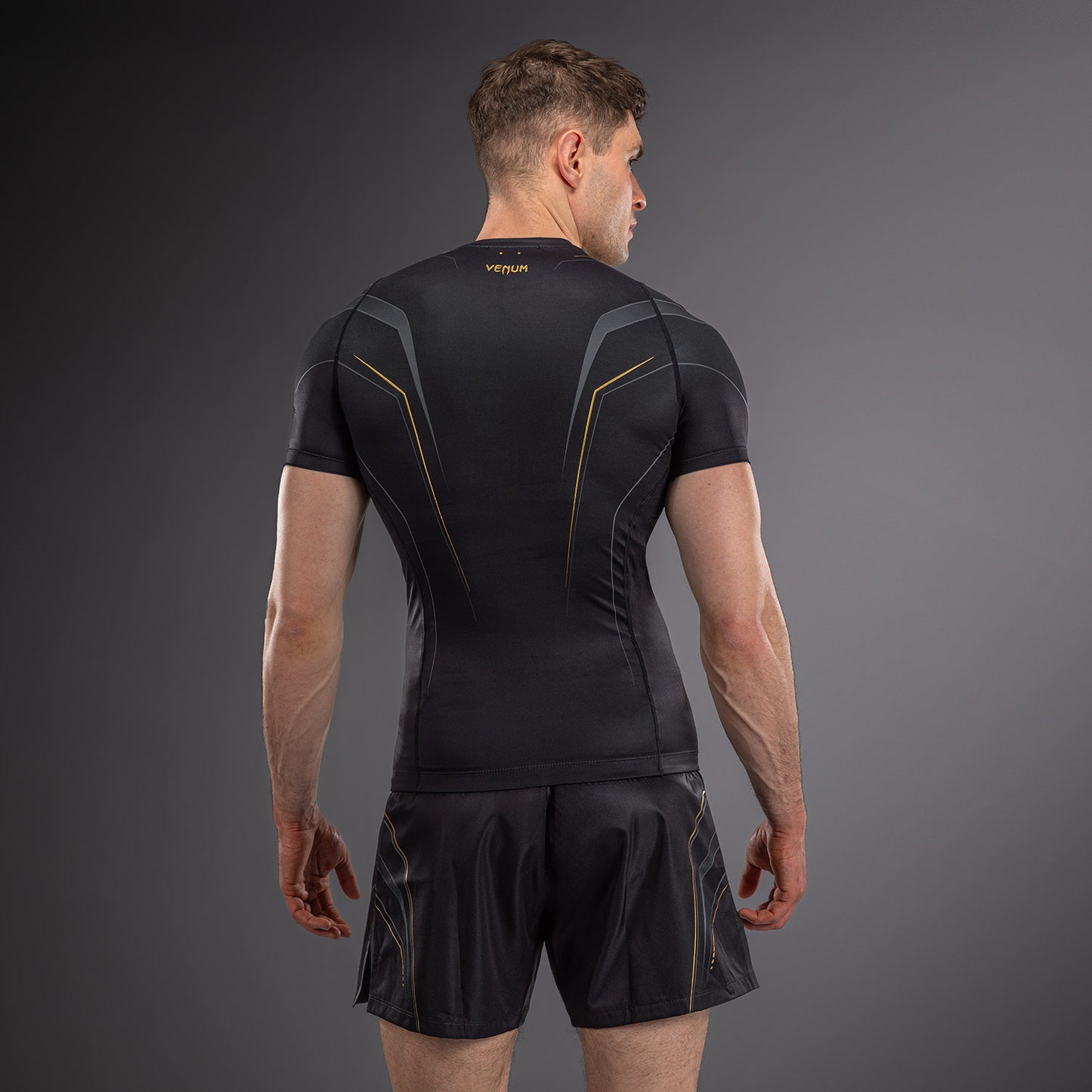 Рашгард с коротким рукавом Venum Streamline – Чёрный/Золотой