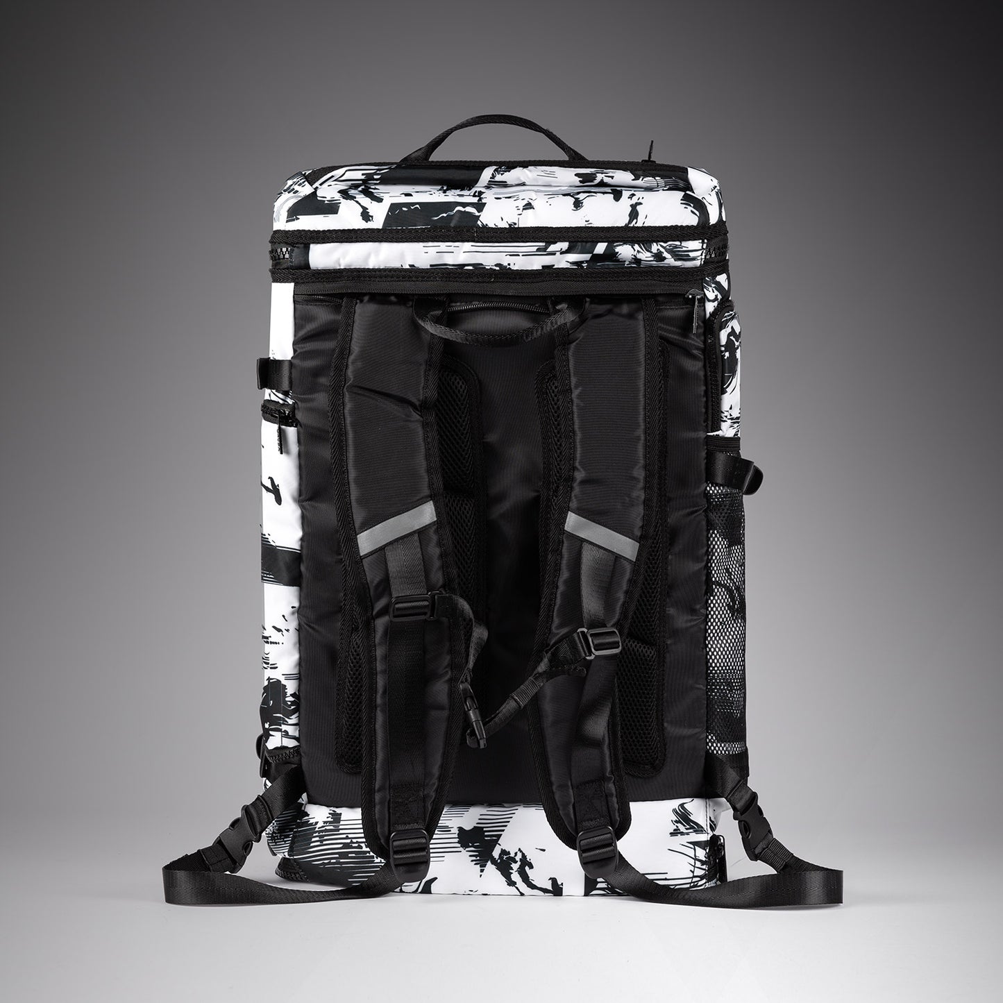 Спортивная сумка UFC Zenith by Venum Authentic Fight Week — белая