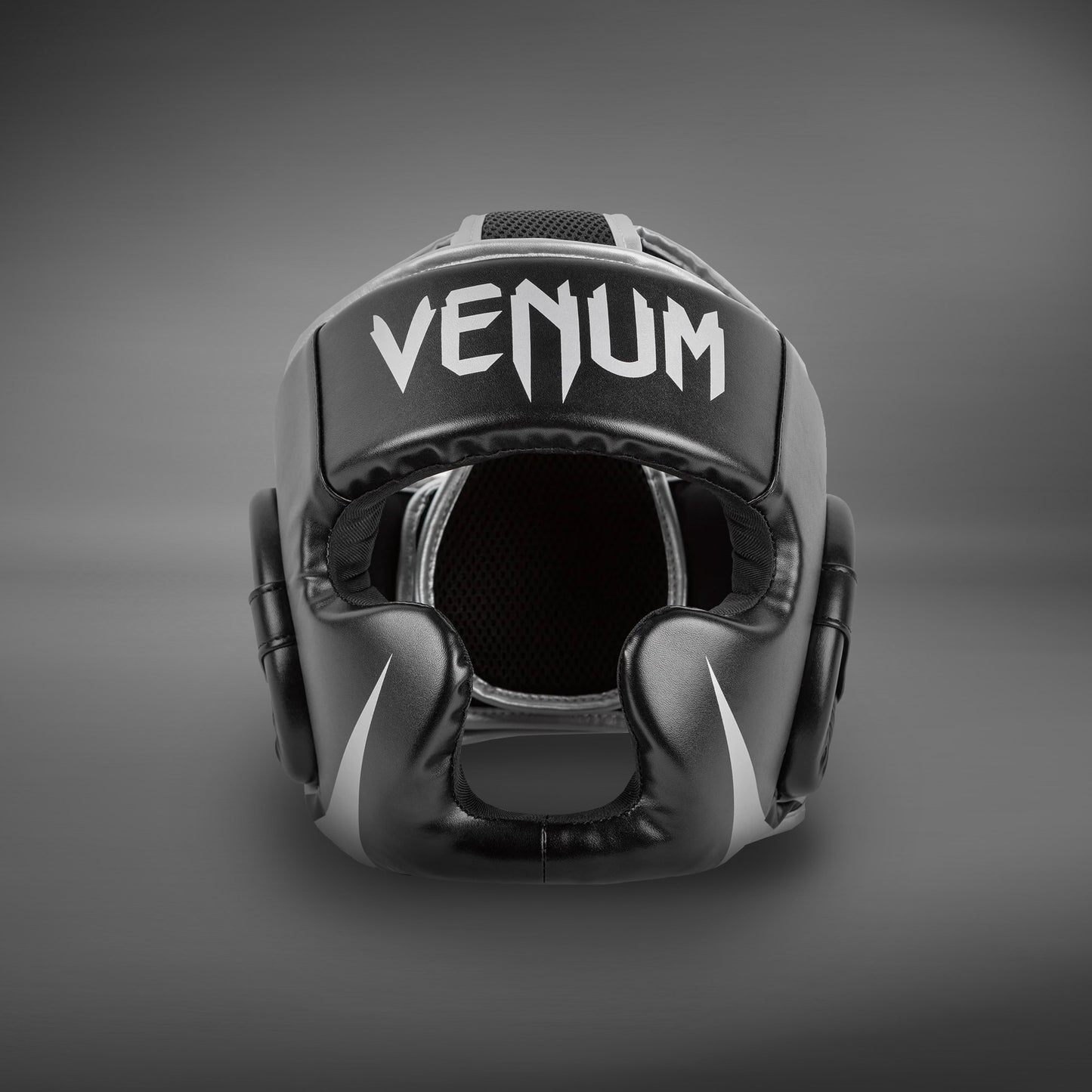 Головной убор Venum Challenger — черный/серебристый