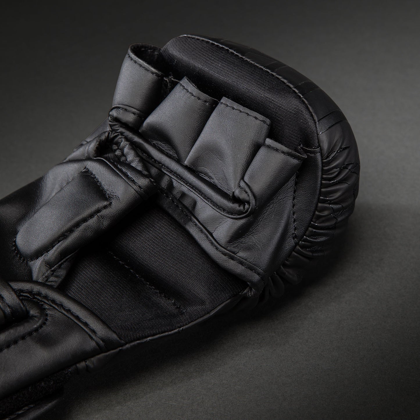 Перчатки для спарринга Venum Contender 1.5 XT 3D - Чёрный/Золотой