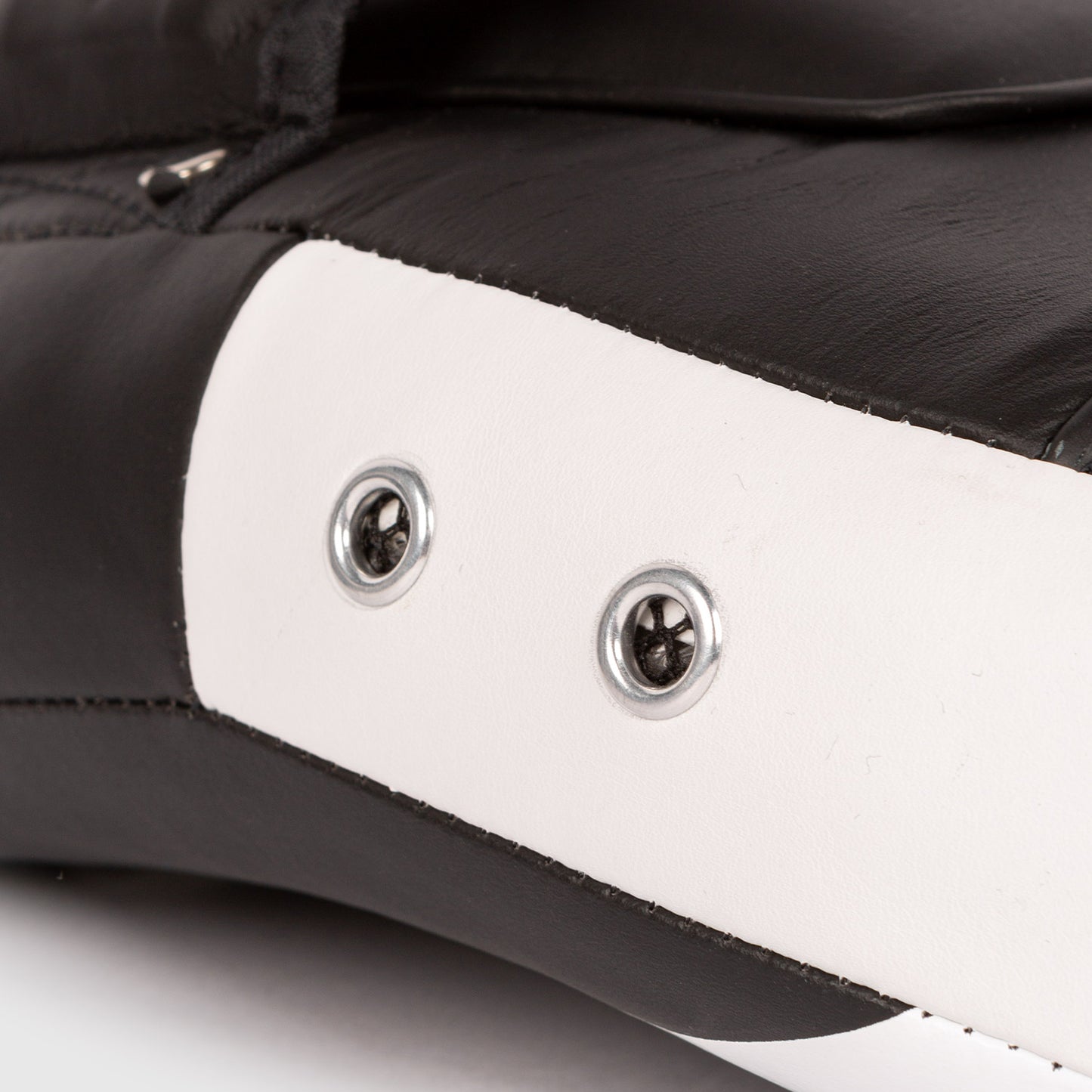 Лапы Venum Kick Boxing Gear 2.0 Micro Fibre Small Paws - черный/белый