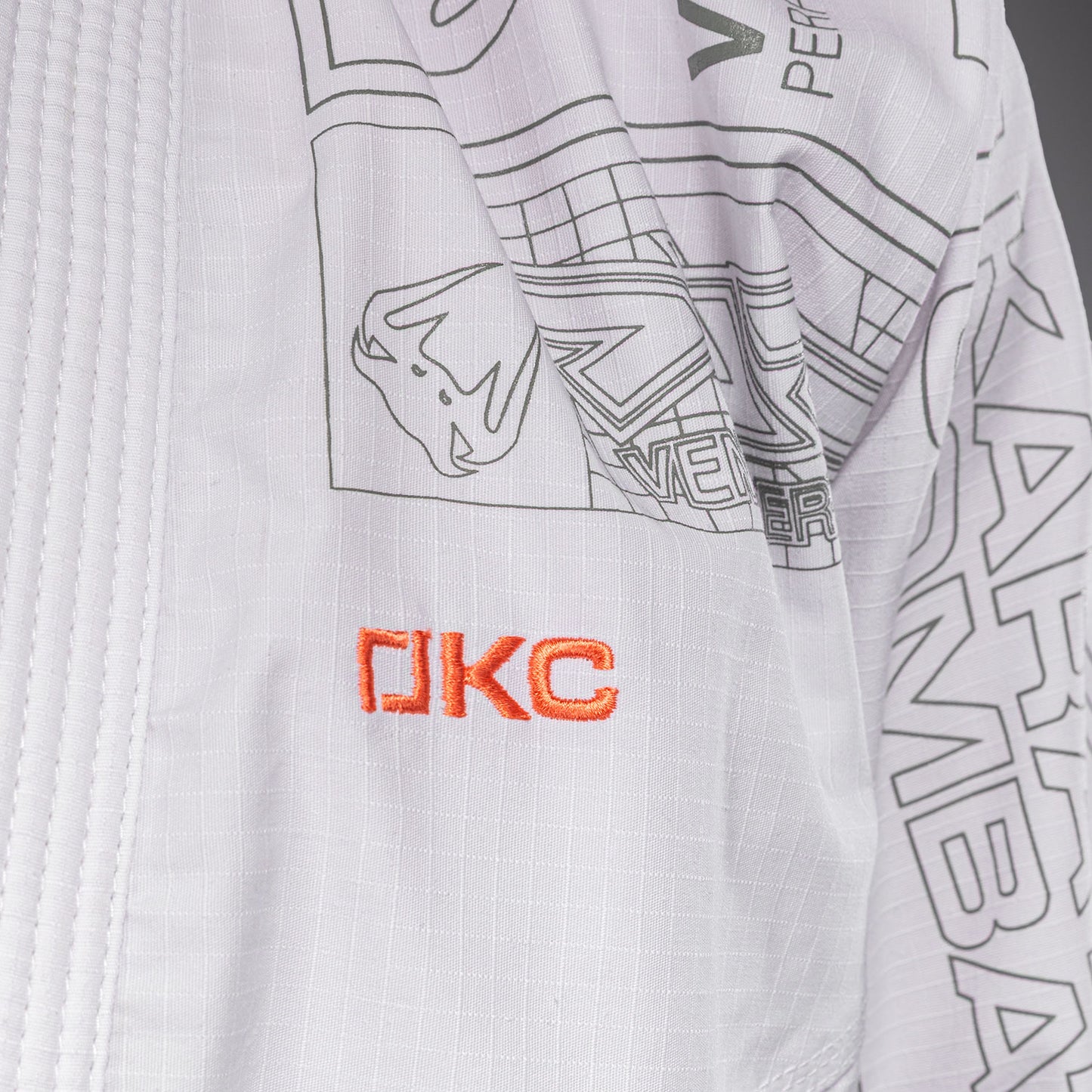 Ги для BJJ Karate Combat by Venum – Белый/Серый