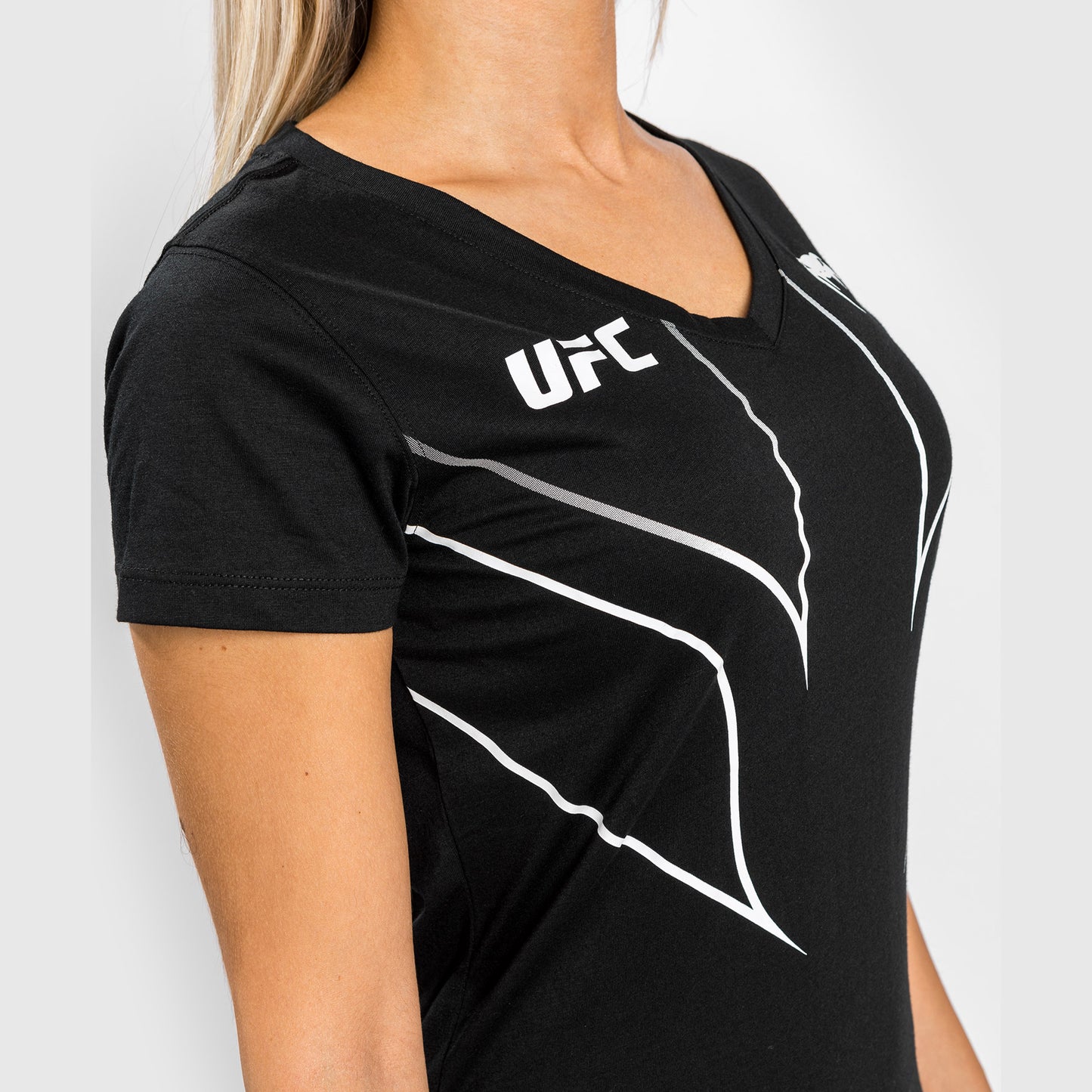 ЖЕНСКАЯ ФУТБОЛКА UFC VENUM FIGHT NIGHT 2.0 REPLICA - ЧЕРНАЯ