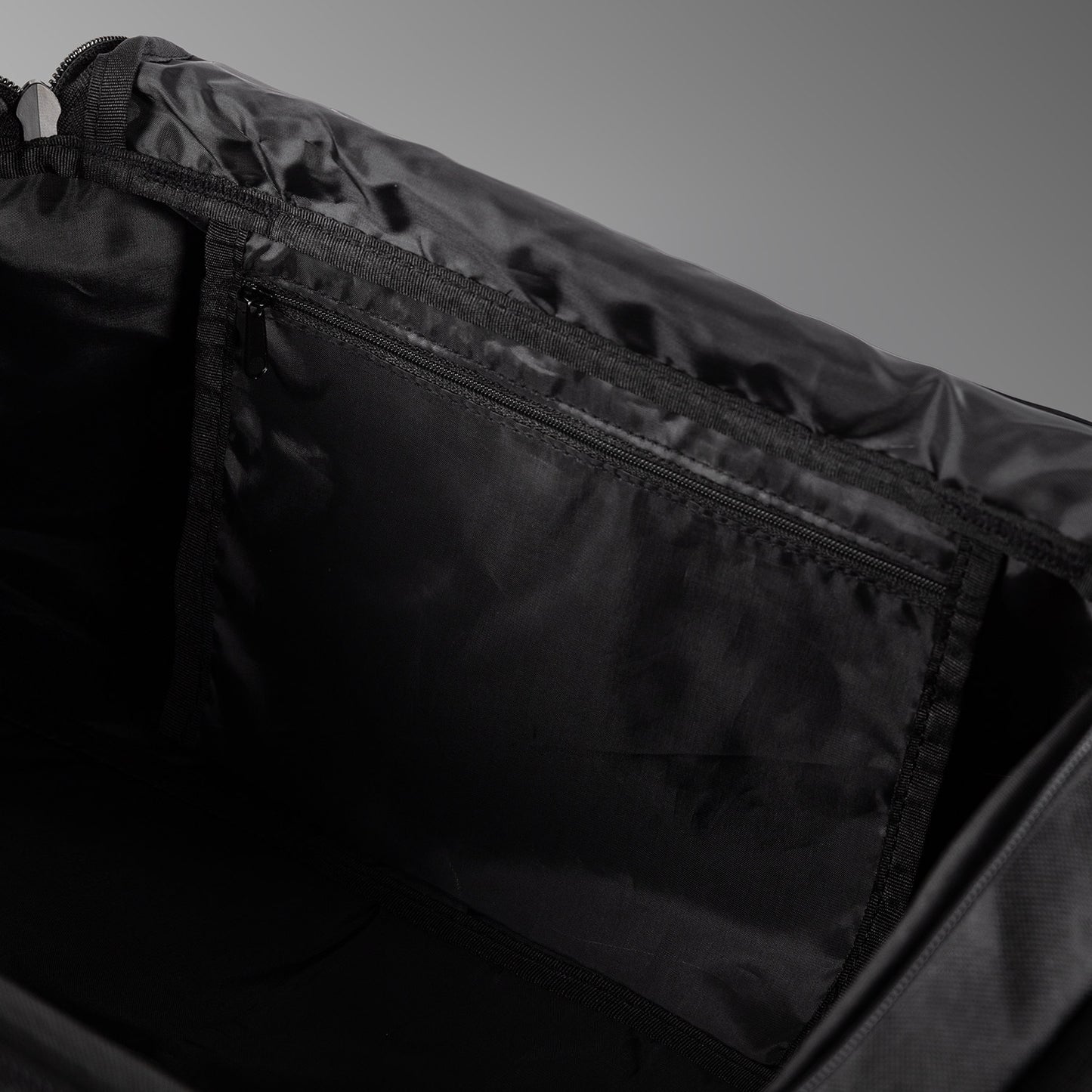 Спортивная сумка Venum Essential (37L) - черная