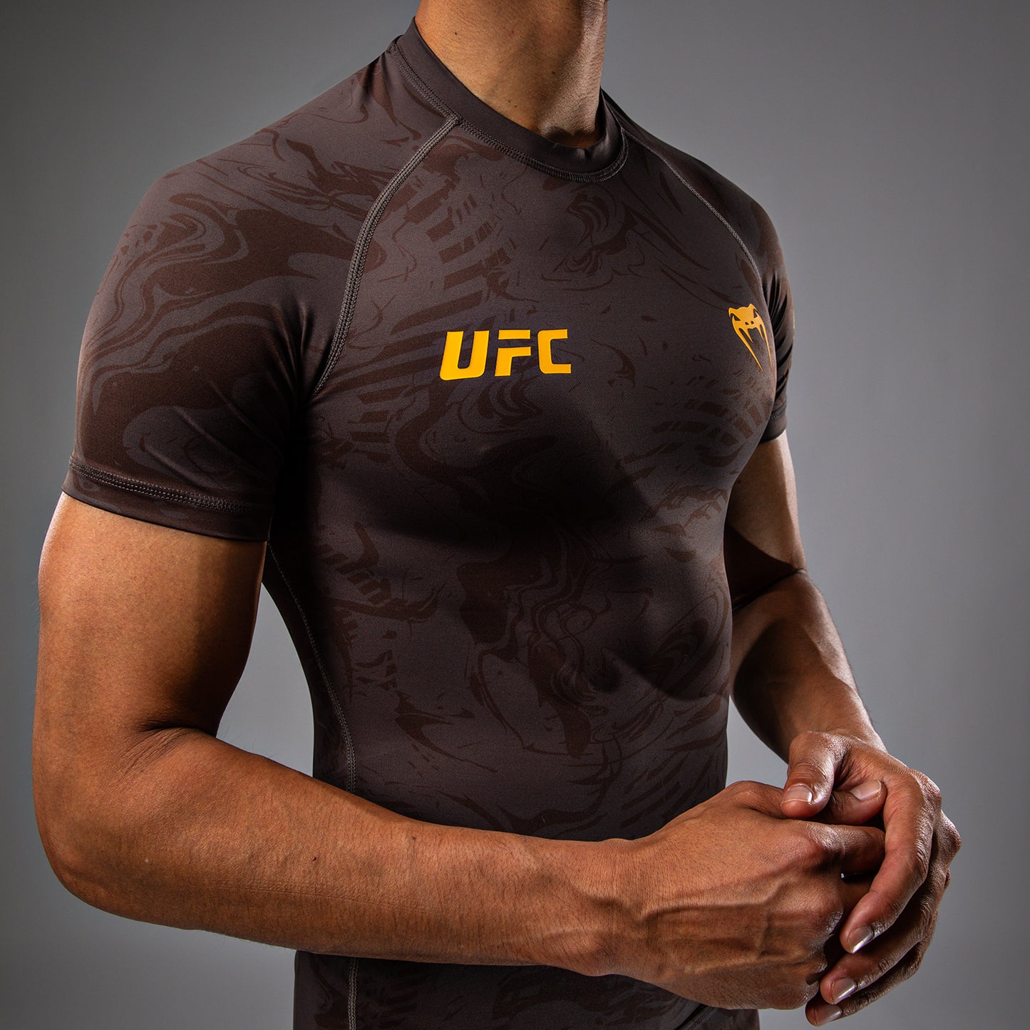 Рашгард UFC Fusion by Venum Fight Week с коротким рукавом для мужчин - Earthen Brown