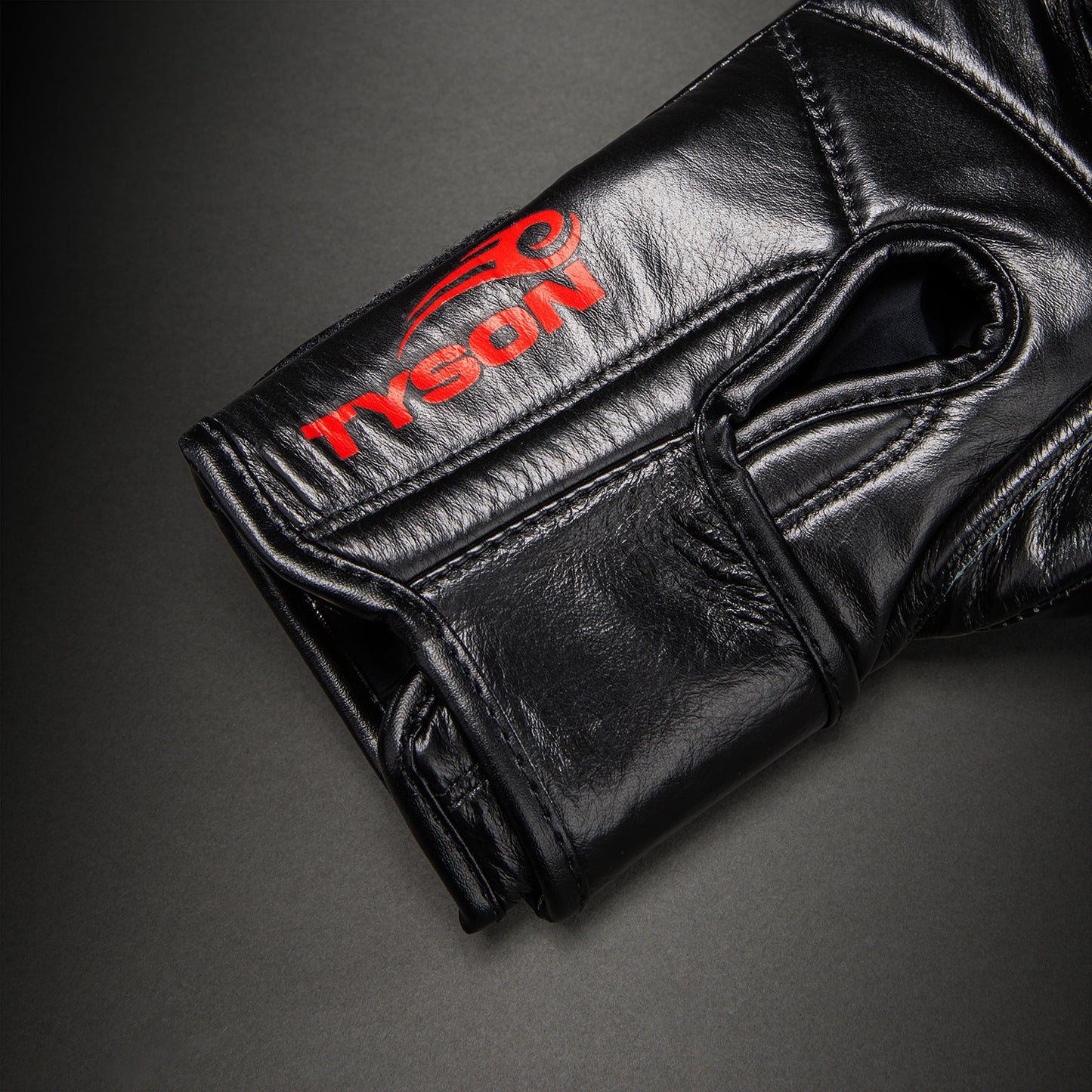 Боксерские перчатки Venum Giant 2.0 Mike Tyson Pro – Чёрный/Красный