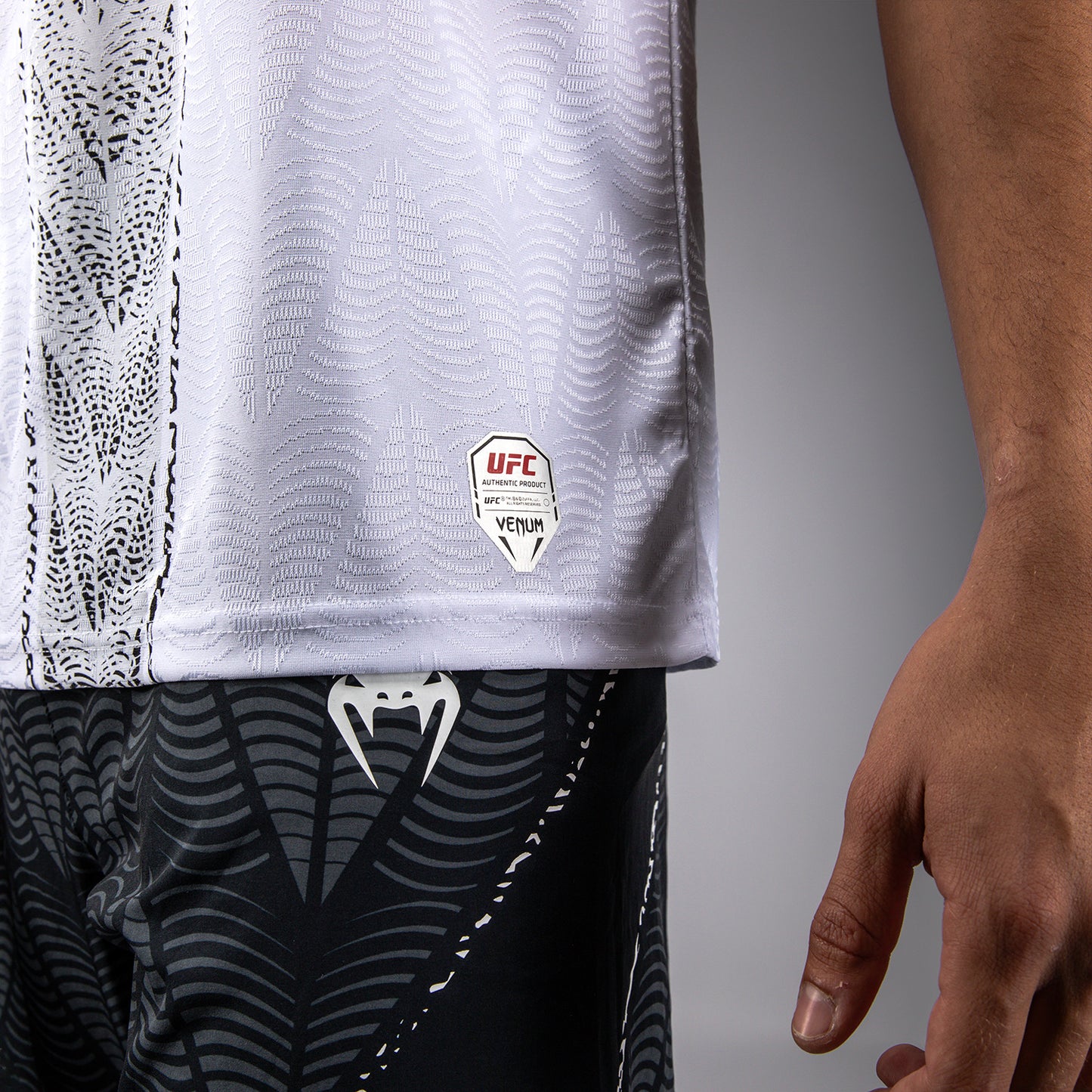 Официальная выходная футболка UFC Zenith by Venum Authentic Fight Night Мужская - Белый