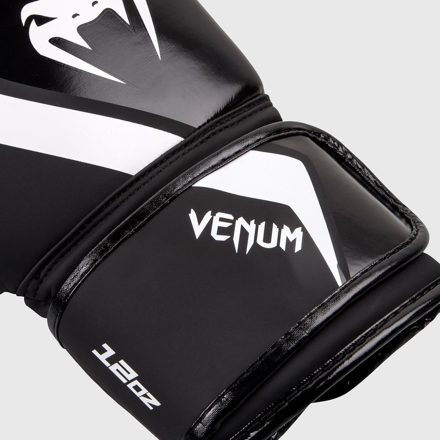 БОКСЕРСКИЕ ПЕРЧАТКИ VENUM CONTENDER 2.0 - ЧЕРНЫЙ/СЕРО-БЕЛЫЙ