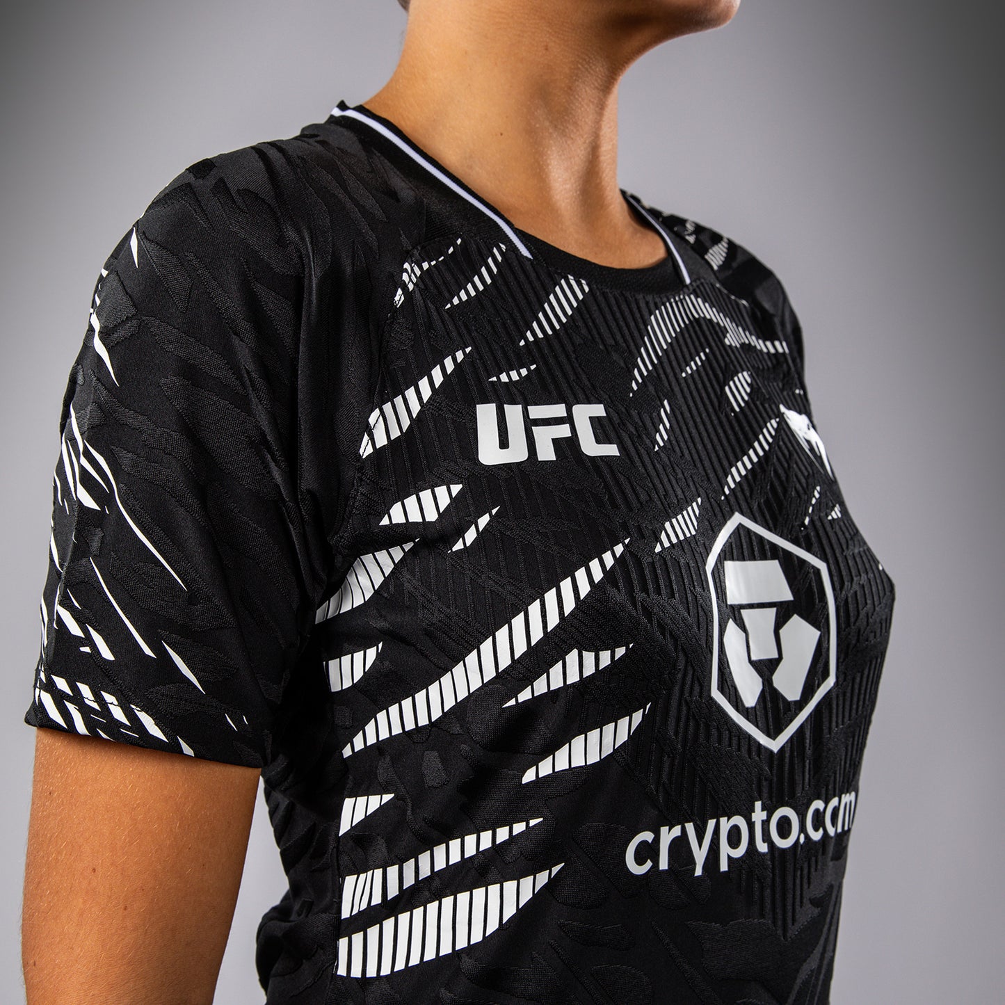 Футболка UFC Fusion by Venum Authentic Fight Night для женщин - Black