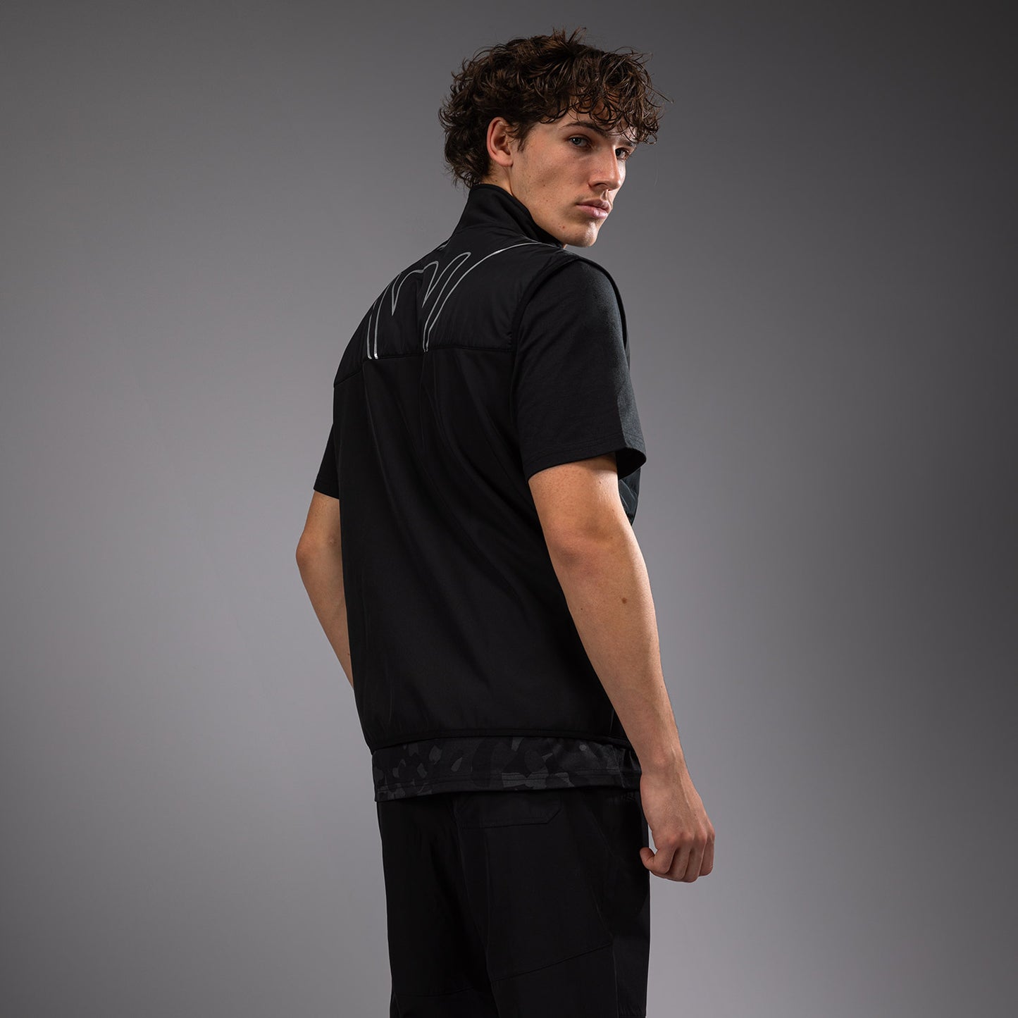 Venum Paddock Softshell Jacket с короткими рукавами - Черный