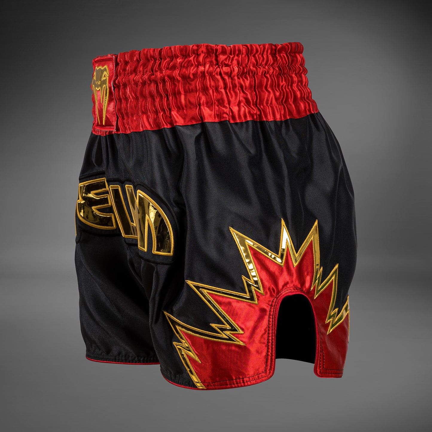 Шорты Venum Inferno Muay Thai - Черные/Золотые/Красные