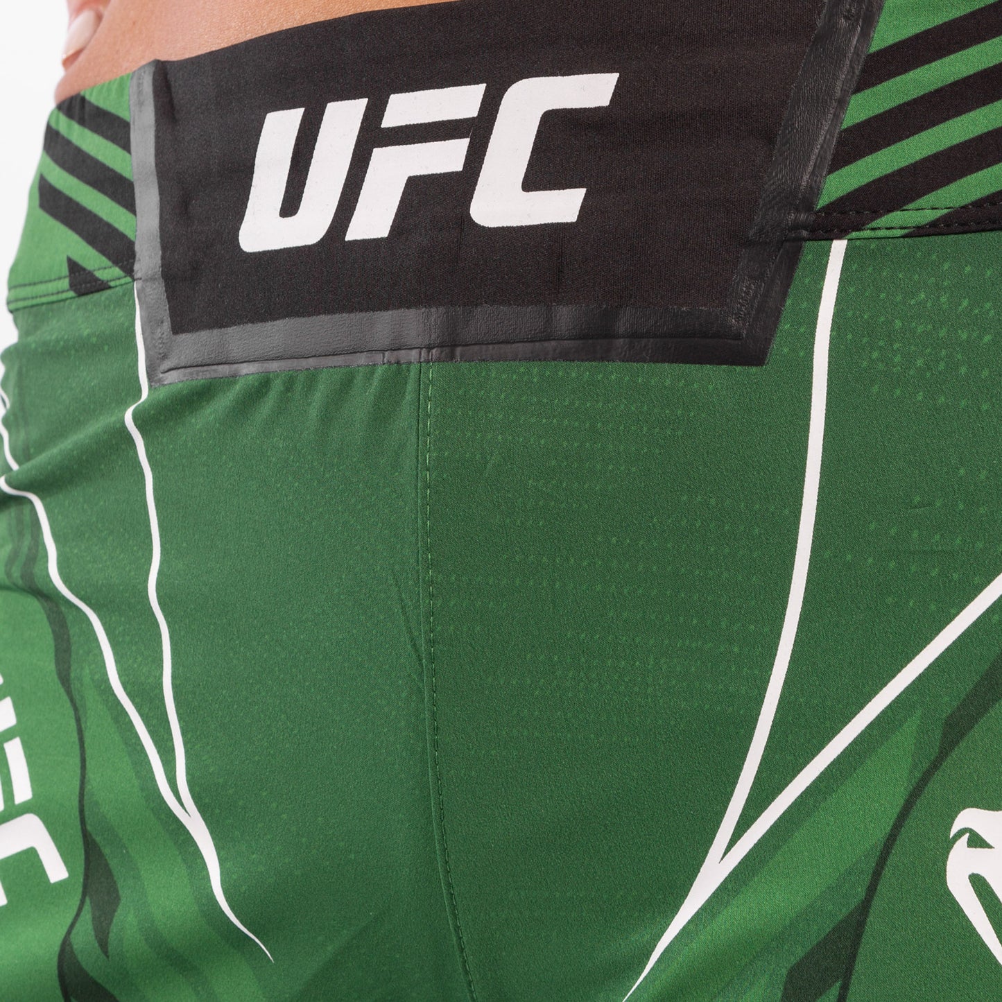 ЖЕНСКИЕ ШОРТЫ UFC VENUM FIGHT NIGHT – УДЛИНЕННЫЙ КРОЙ - Зеленый