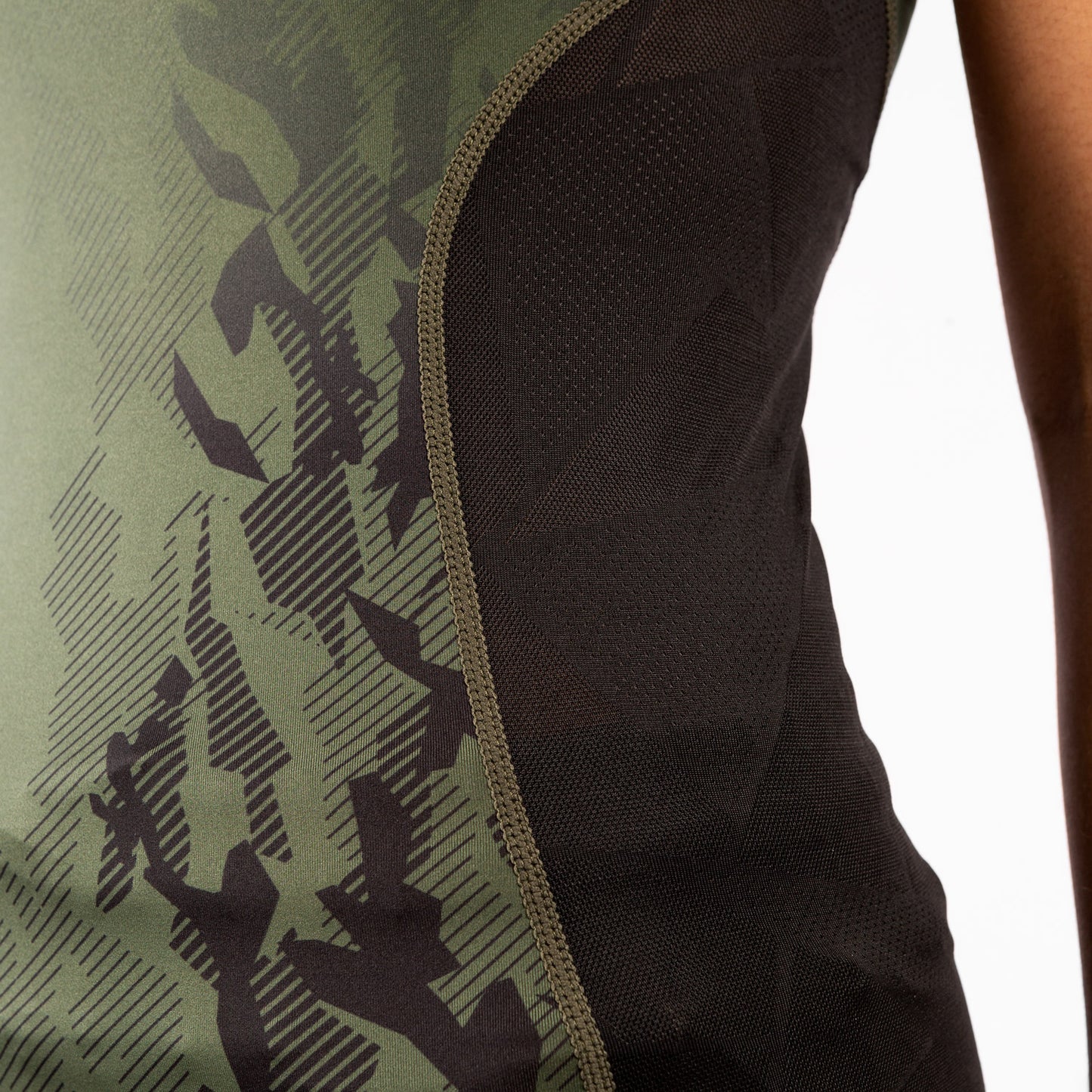 ЖЕНСКАЯ МАЙКА UFC VENUM FIGHT WEEK PERFORMANCE - Хаки