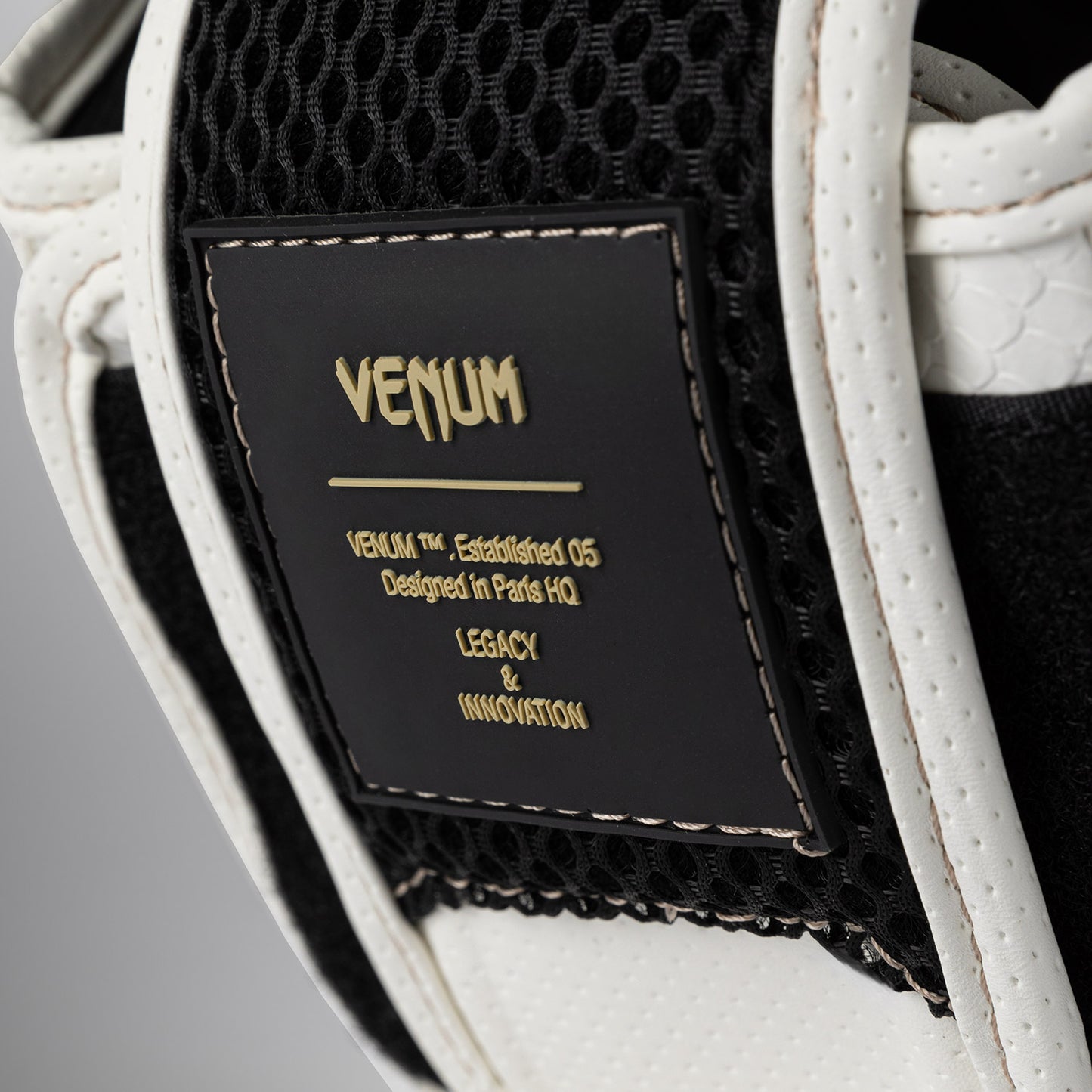 защитный шлем Venum Impact Evo Scales – Слоновая кость