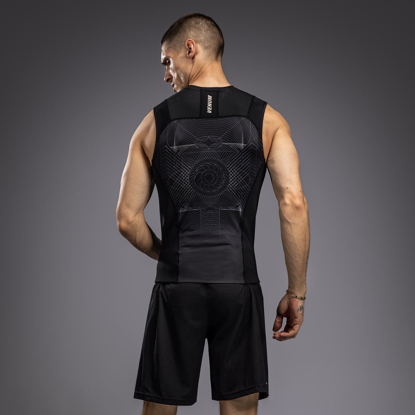 Модель без рукавов Rashguard для мужчин Venum G-Fit Air - Глубокий черный / Песок пустыни