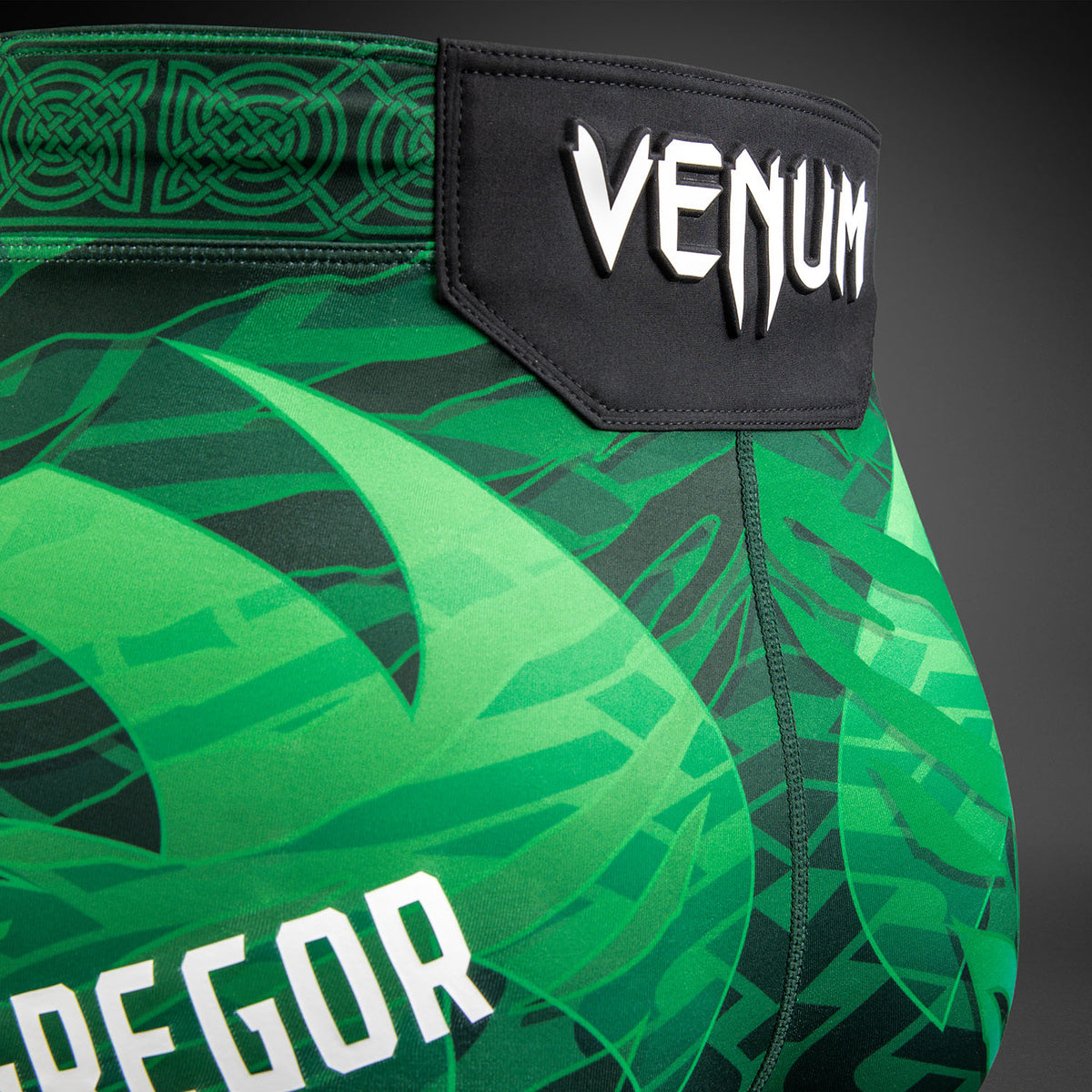 Мужские шорты для Vale Tudo UFC Unrivaled by Venum с изображением Конора Макгрегора - зелёные