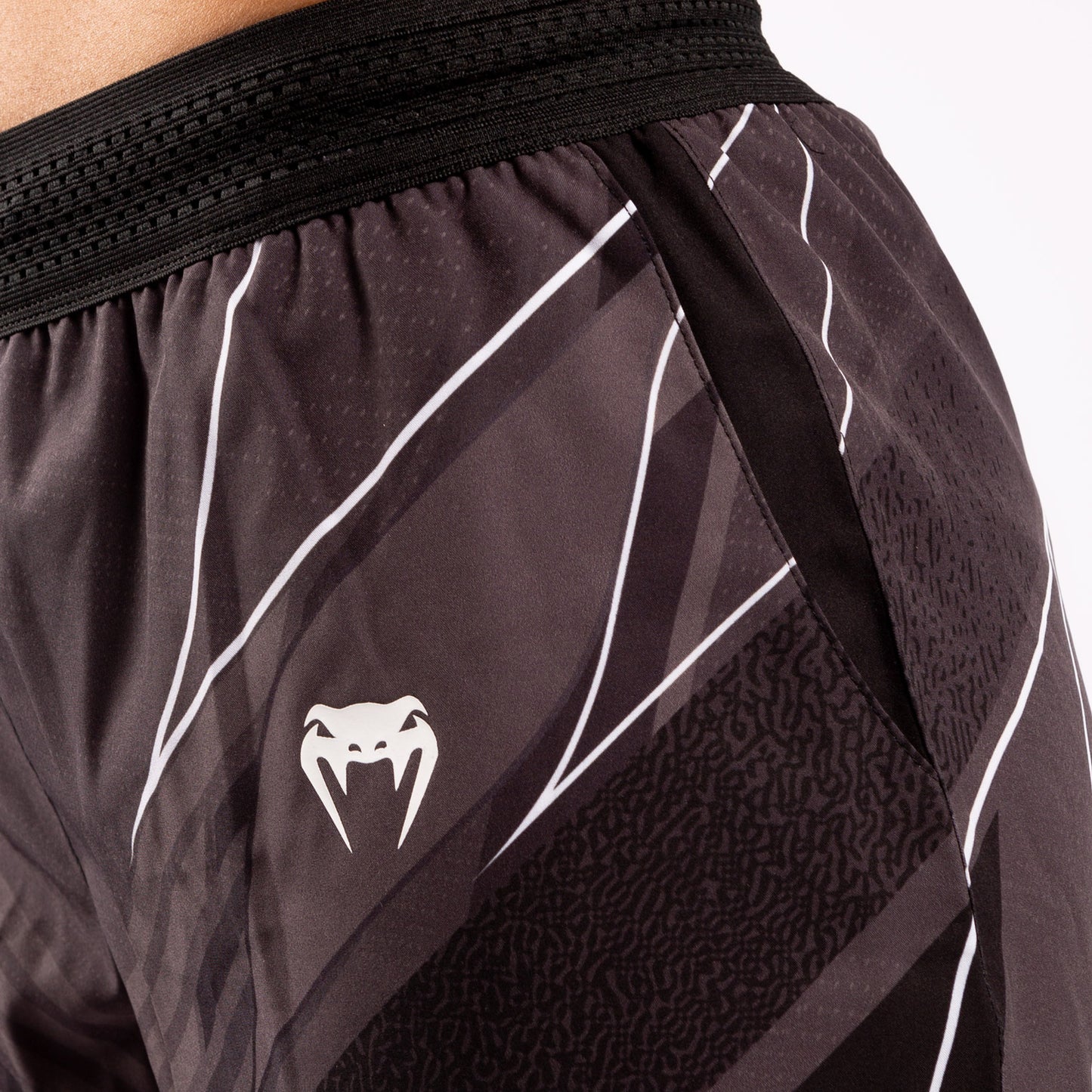 ЖЕНСКИЕ ШОРТЫ UFC VENUM REPLICA - Чёрный