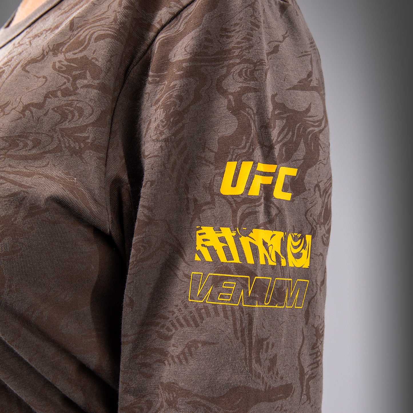 Футболка UFC Fusion by Venum Fight Week с длинным рукавом для женщин - Earthen Brown