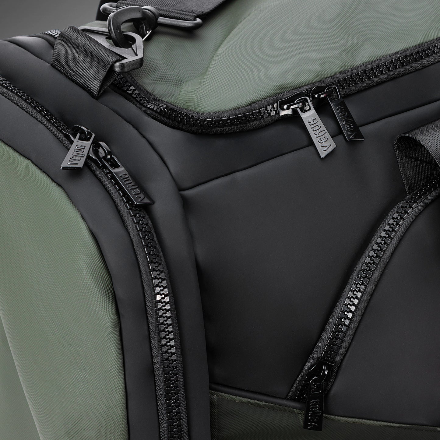 Спортивная сумка Venum Evo 2 Trainer Lite (55-63л) – Чёрный/Хаки
