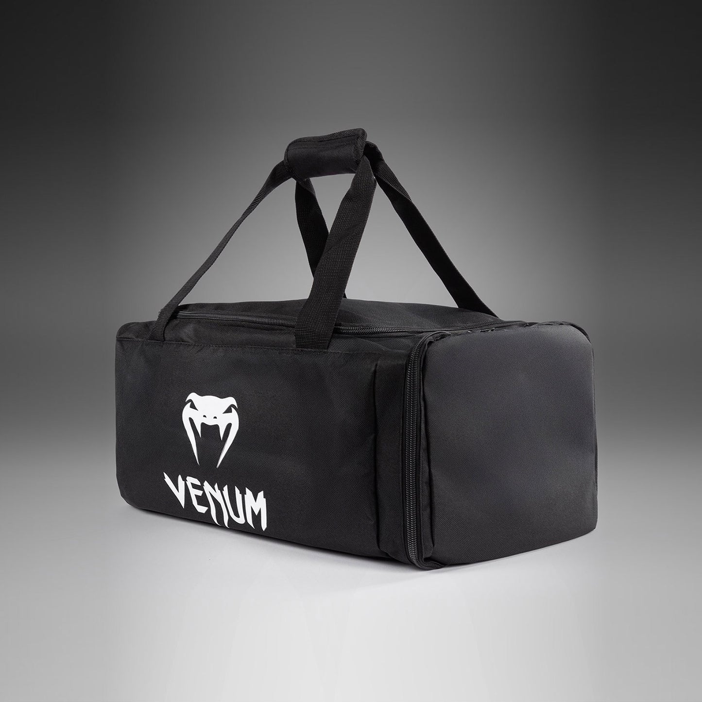 Спортивная сумка Venum Essential (26L) - черная