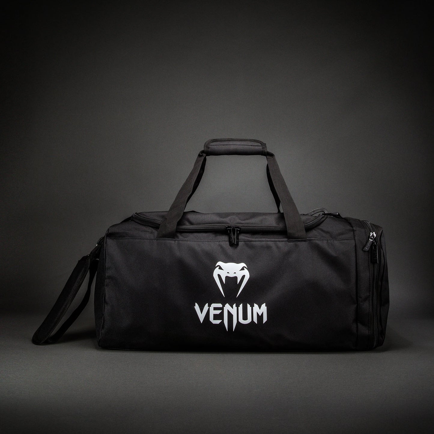 Спортивная сумка Venum Essential (37 л) – Чёрный