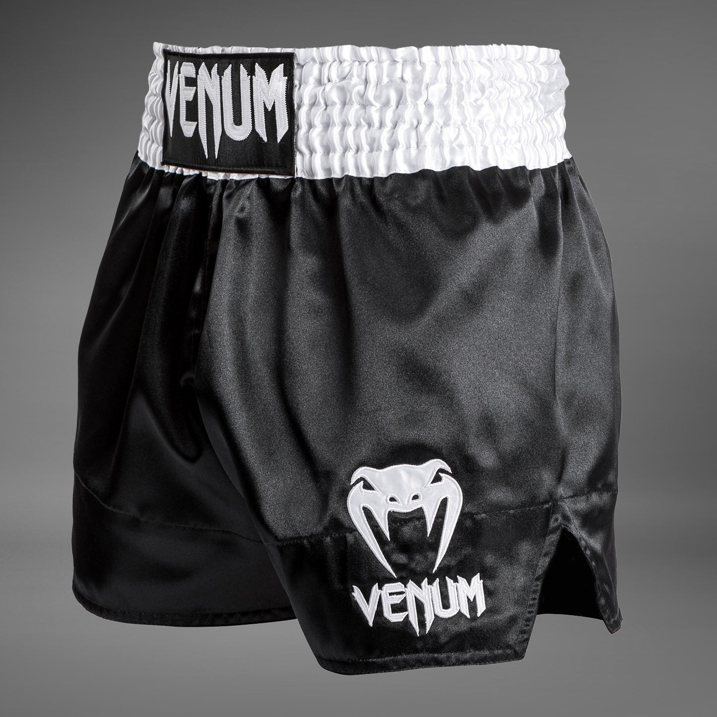 Venum Classic - Muay Thaï Short Белый/черный/золотой