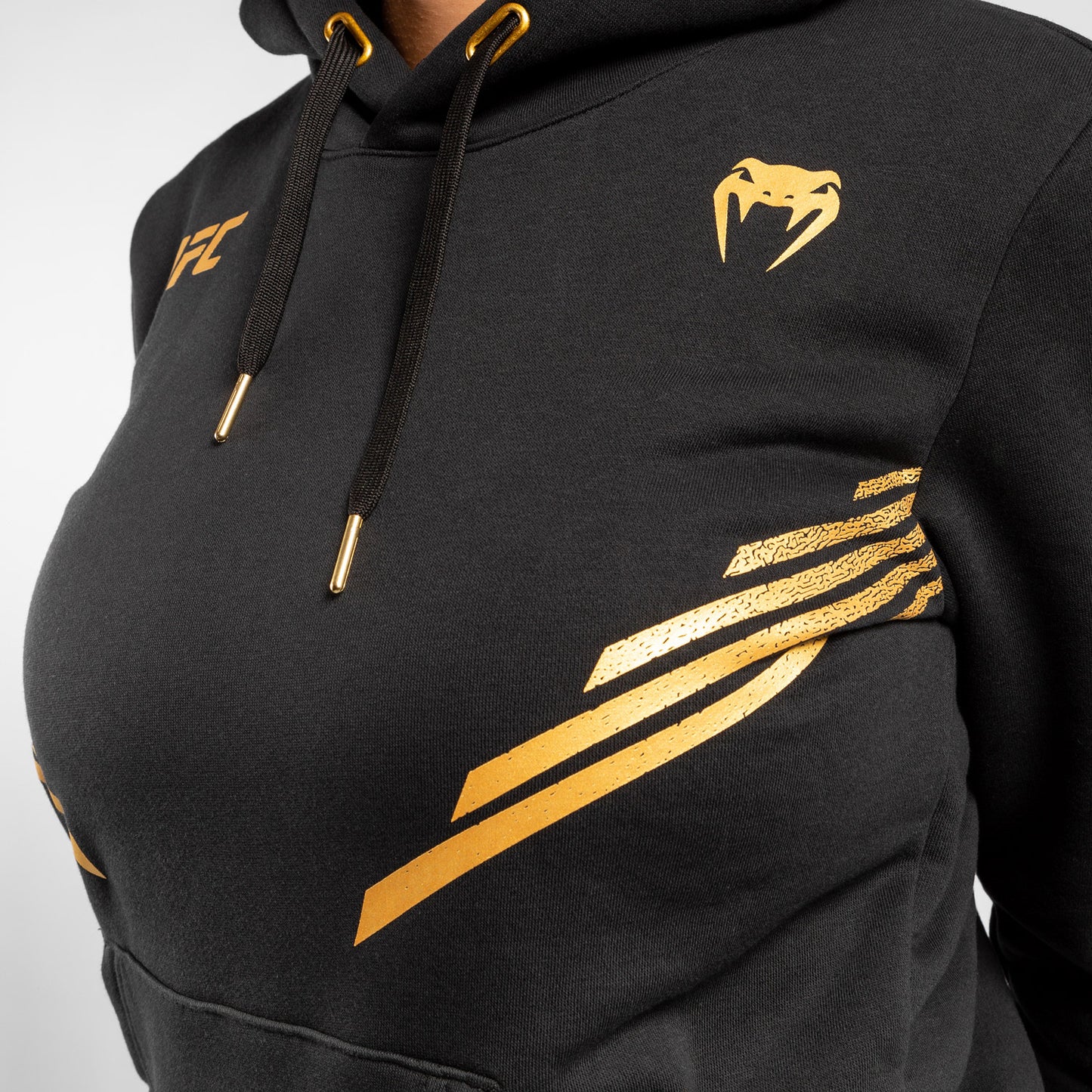 ЖЕНСКАЯ ТОЛСТОВКА UFC VENUM REPLICA - Чемпион
