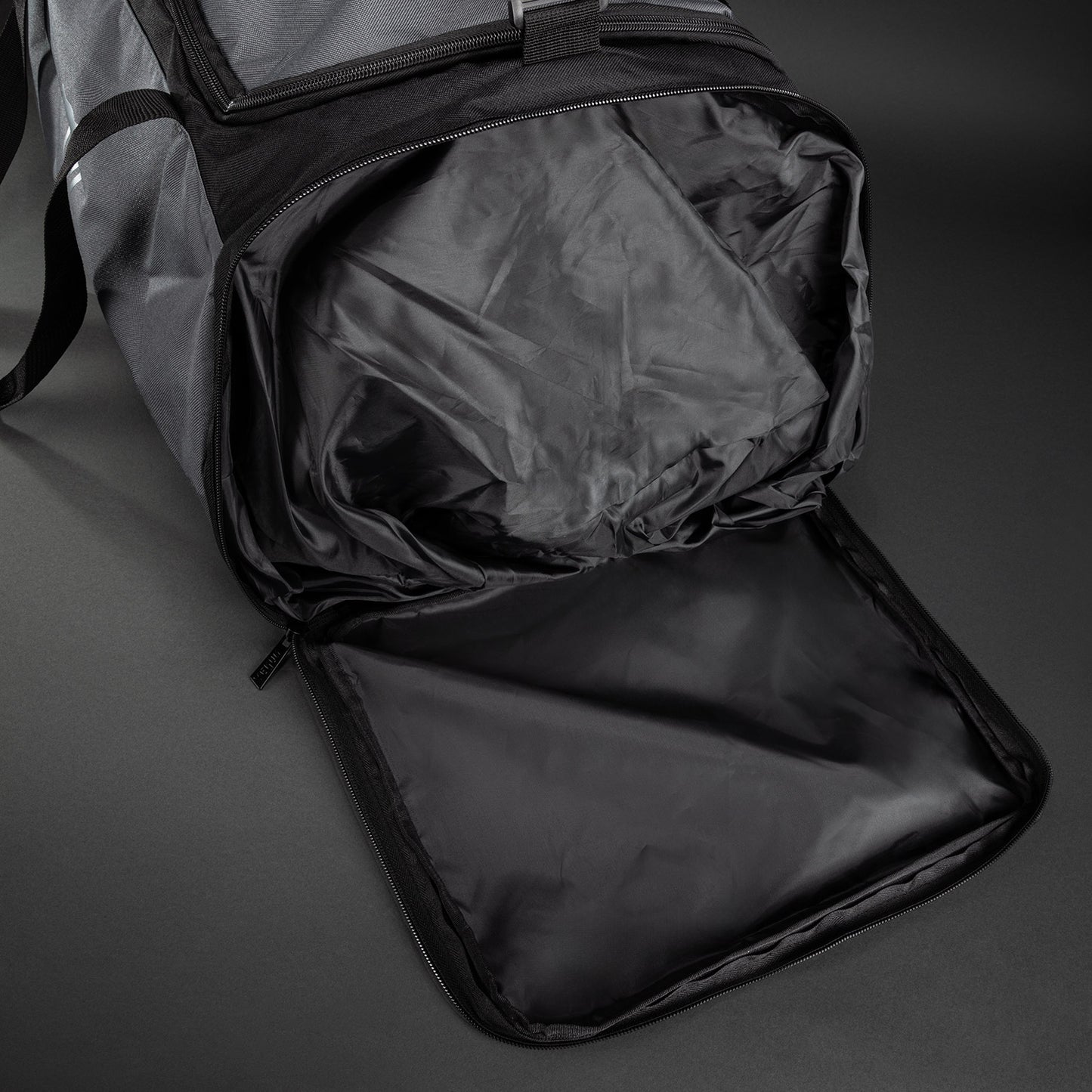 Спортивная сумка Venum Essential (61 л) - Серая/Чёрная