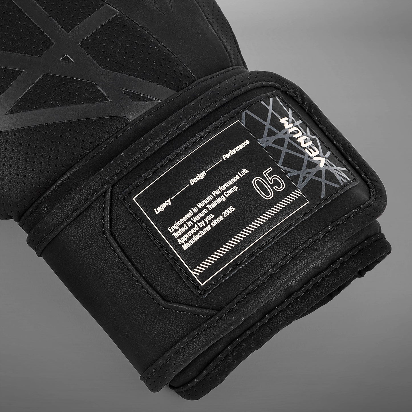Venum Tecmo 2.0 Боксерские перчатки - черные