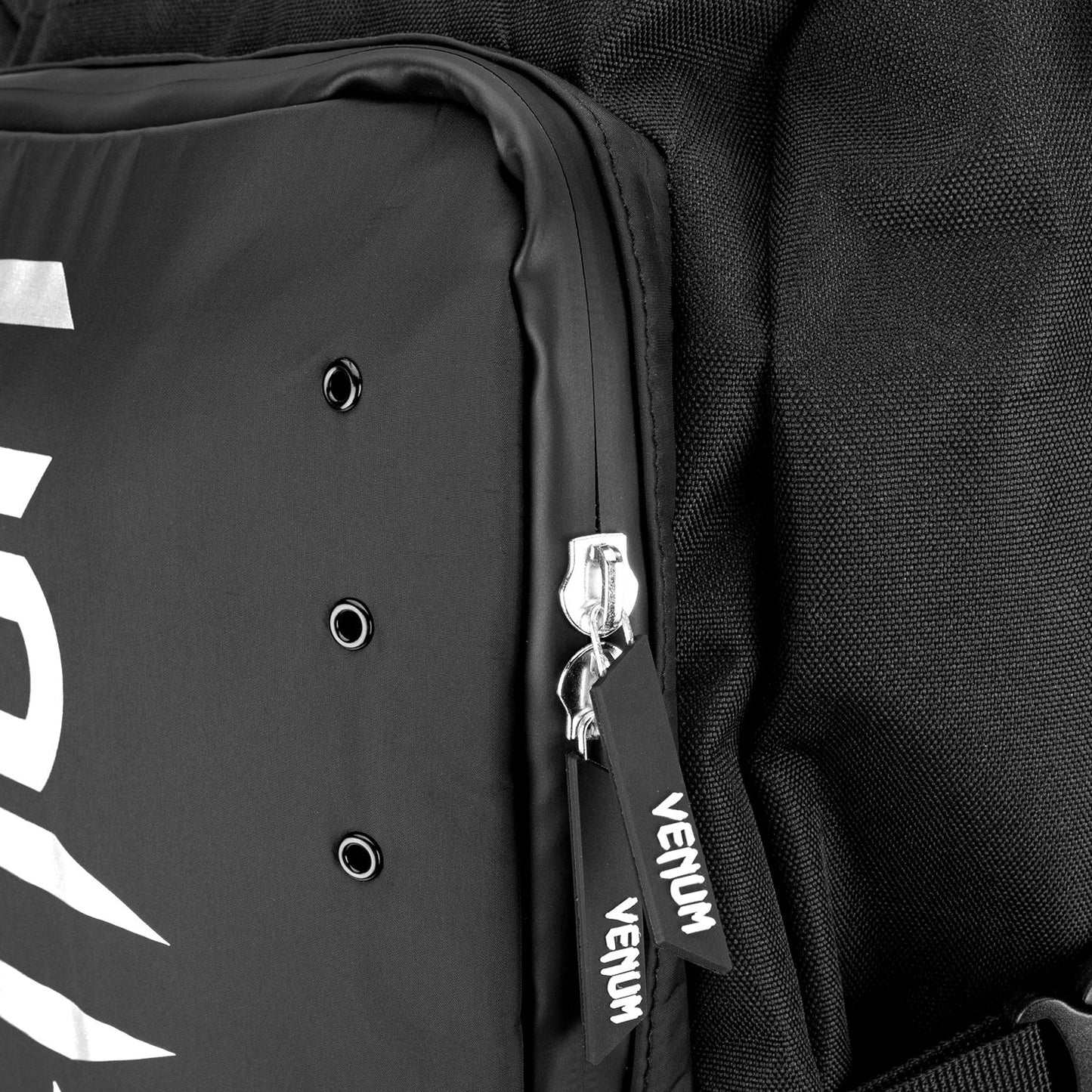 Рюкзак Venum Challenger Xtrem Evo (50-63 л) – Чёрный/Белый