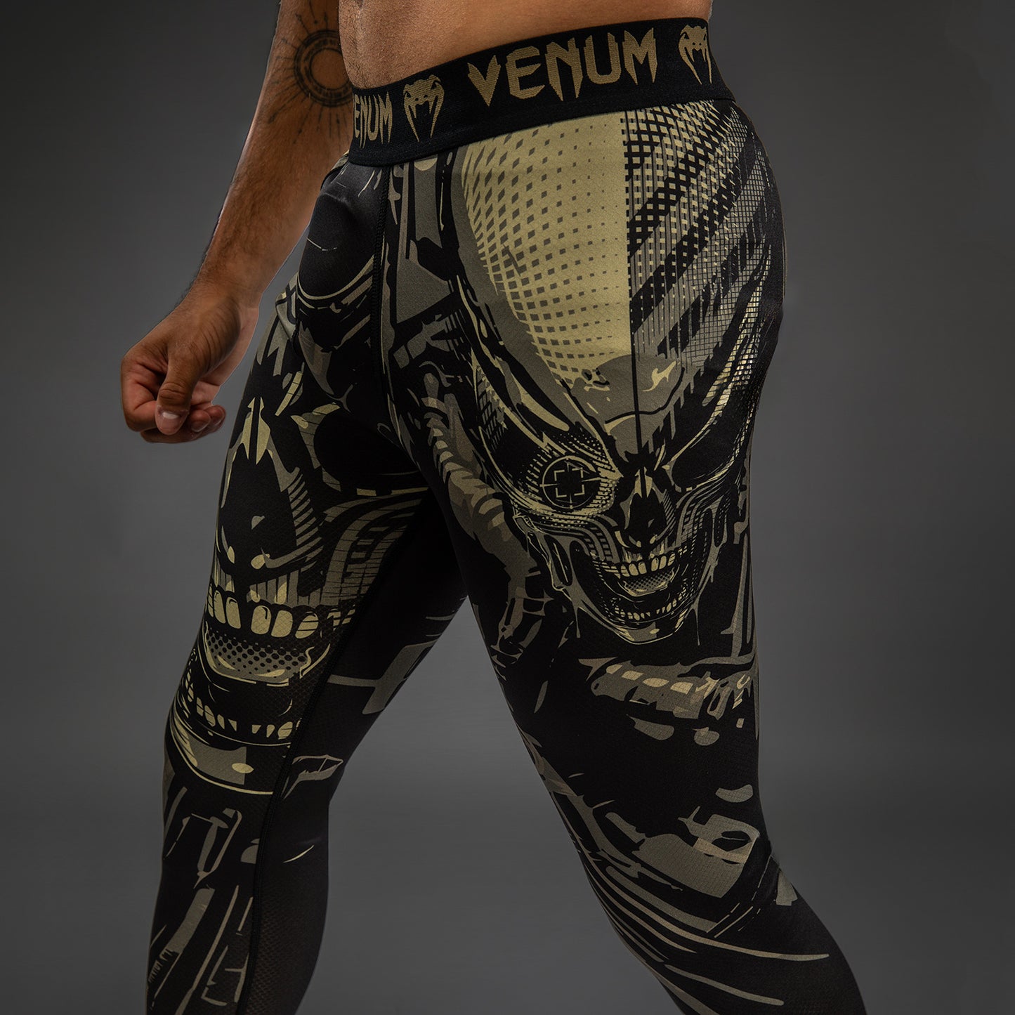 Venum Invader Спорт. - Чёрный/Песочный