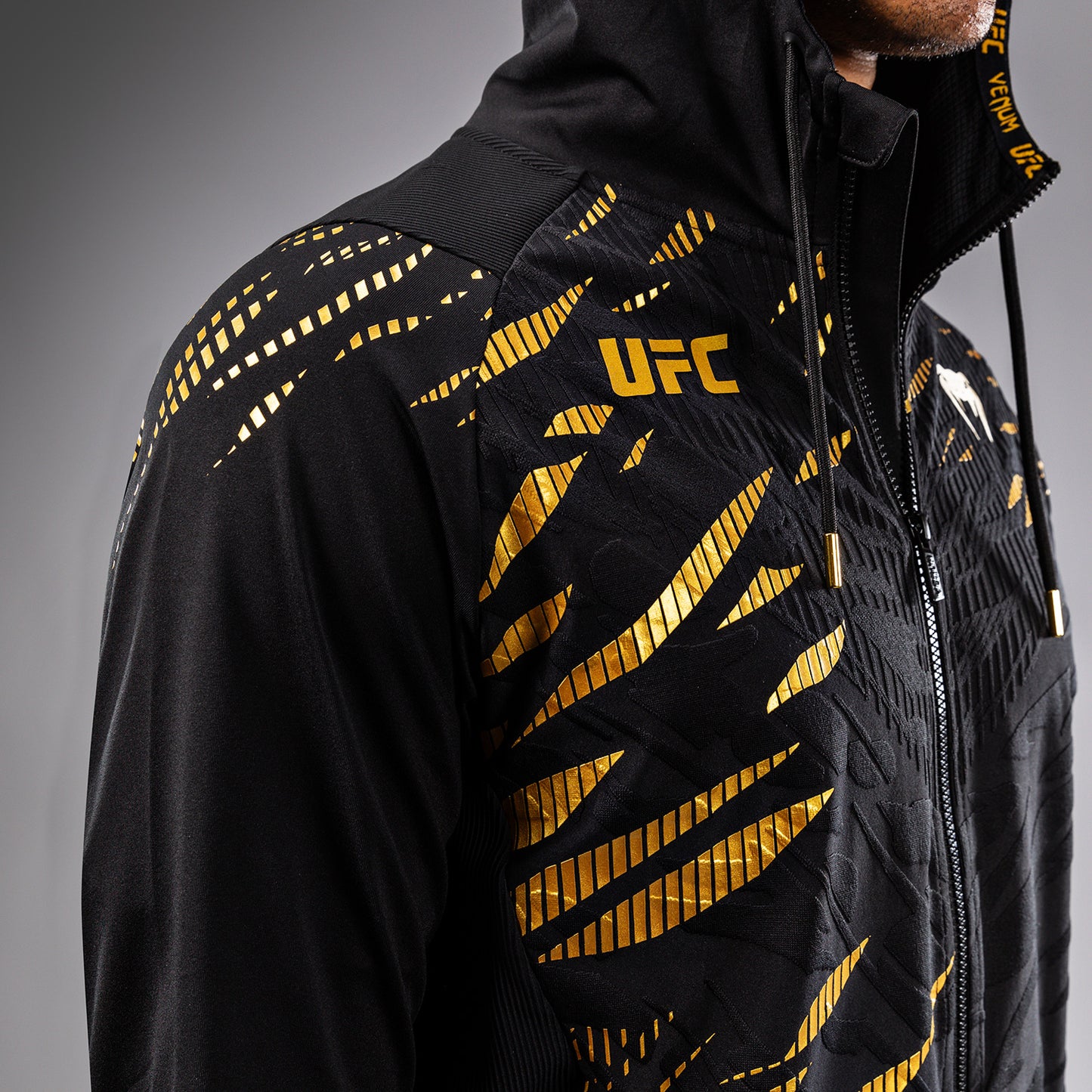 Толстовка UFC Fusion by Venum Authentic Fight Night с капюшоном для мужчин - Champion