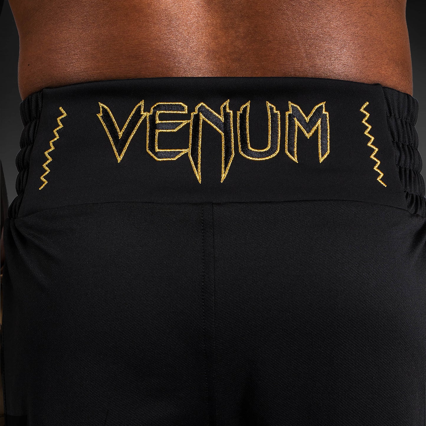 Venum Classic  Боксерские шорты - черный/золотой