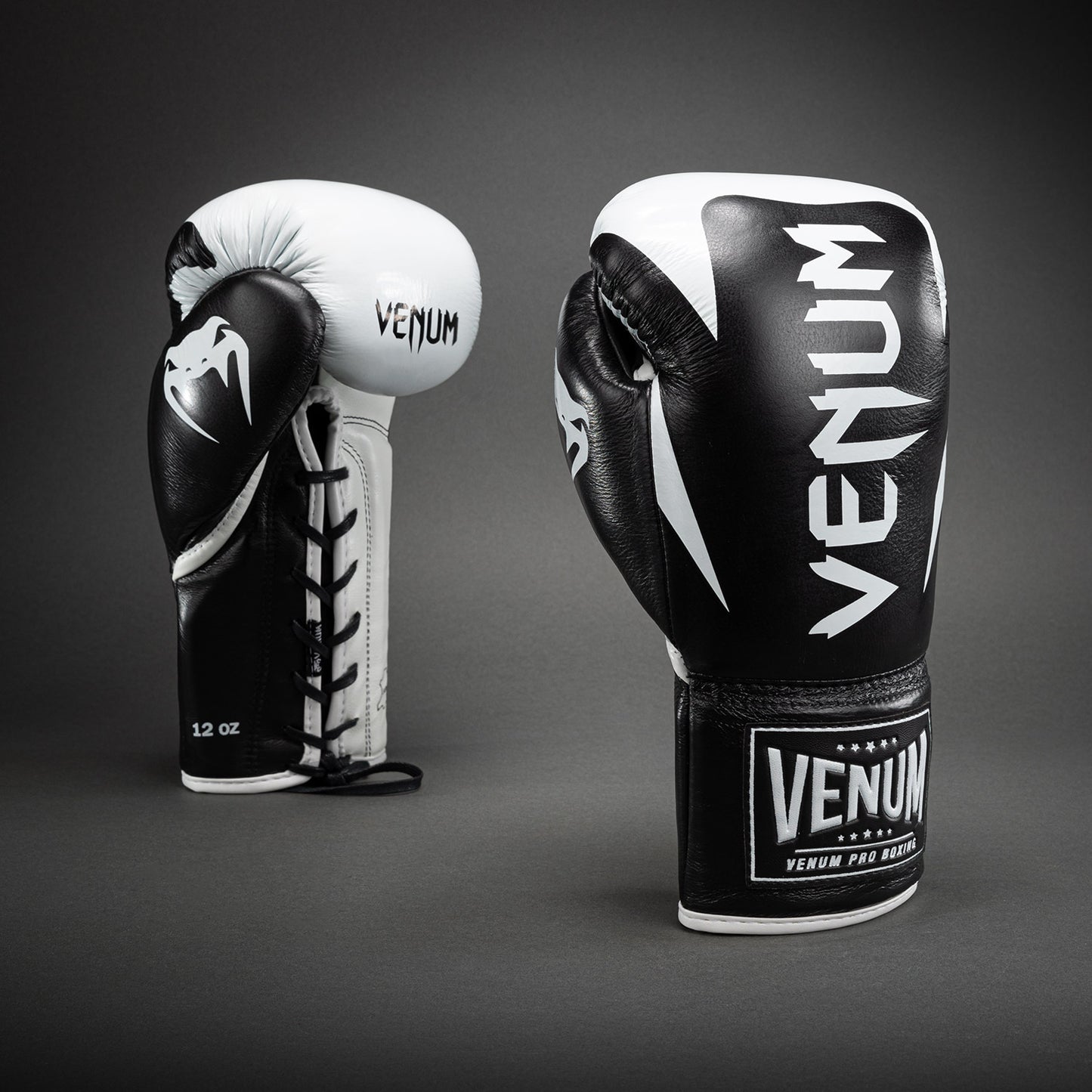 Боксерские перчатки Venum Hammer Pro со шнурками - черные/белые