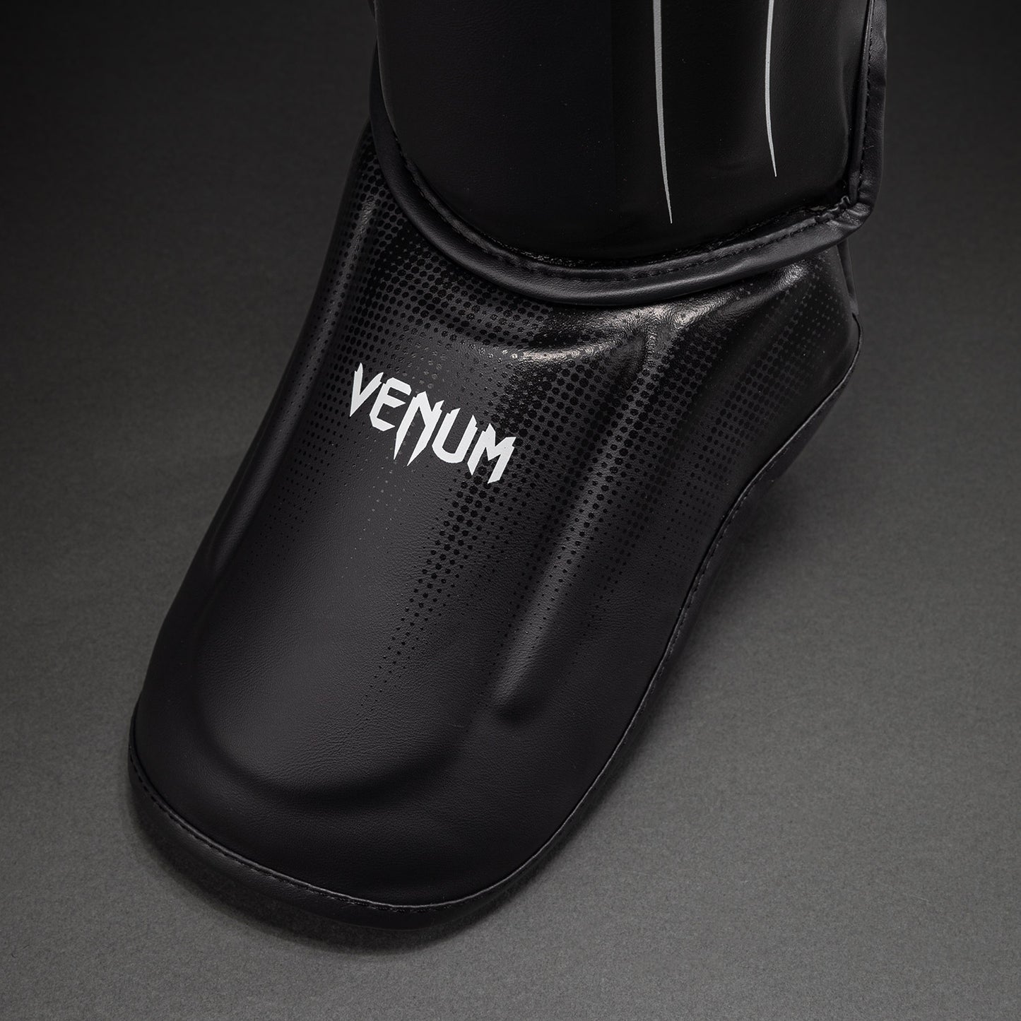Щитки для голени Venum Stealth – Чёрный/Белый