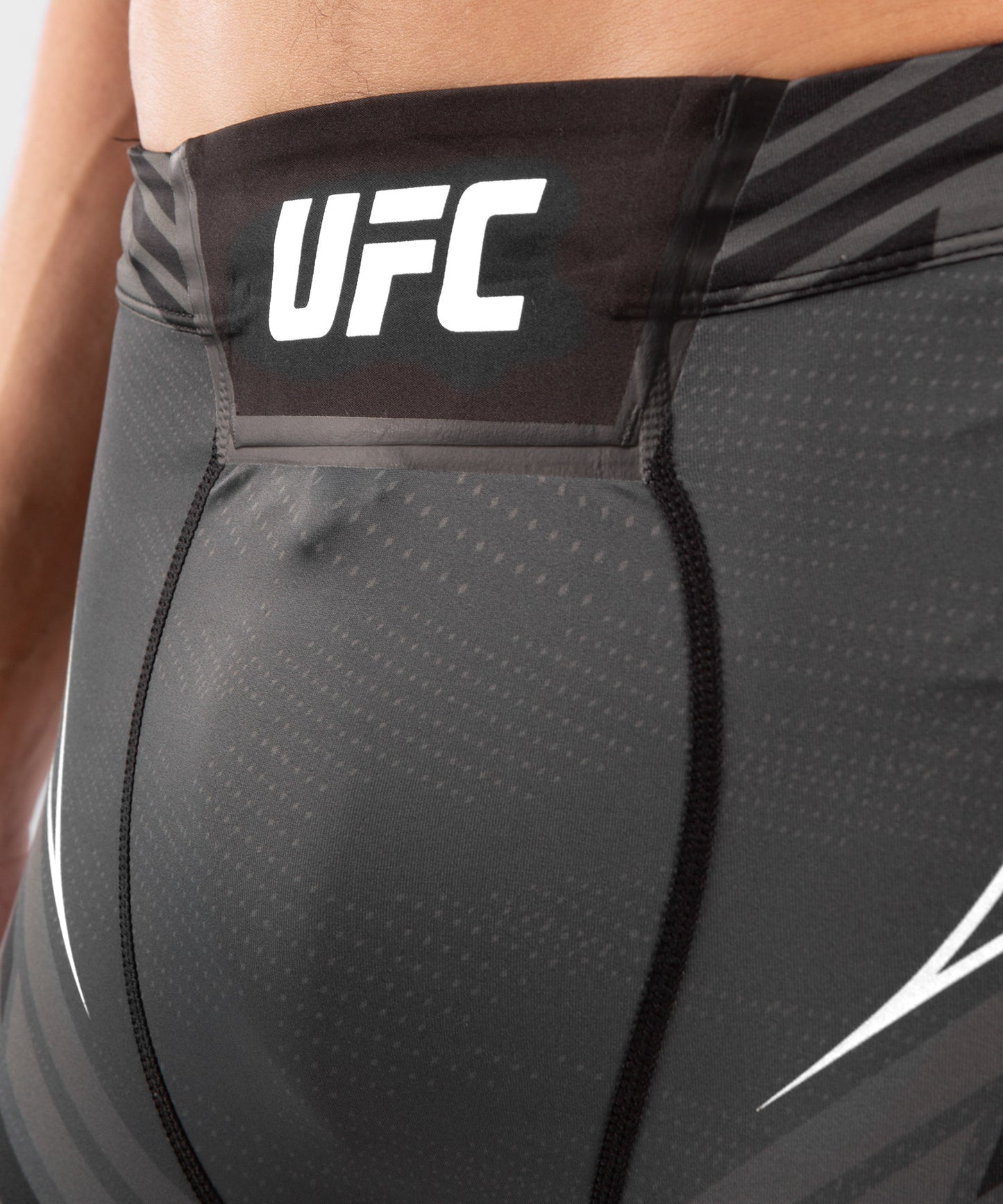 МУЖСКИЕ КОМПРЕССИОННЫЕ ШОРТЫ UFC VENUM FIGHT NIGHT TUDO - УКОРОЧЕННЫЙ КРОЙ - Чёрный