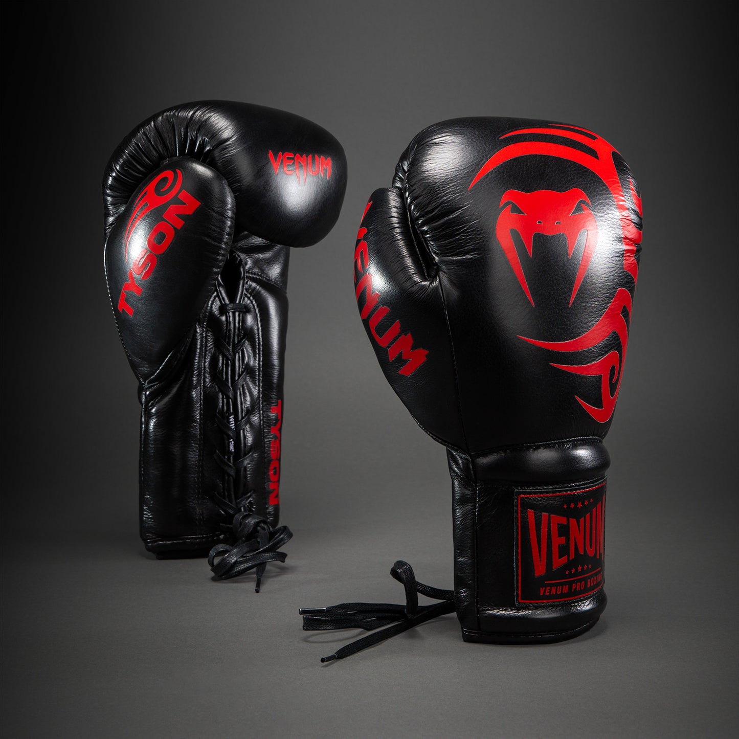 Боксерские перчатки Venum Giant 2.0 Mike Tyson Pro с шнуровкой – Чёрный/Красный
