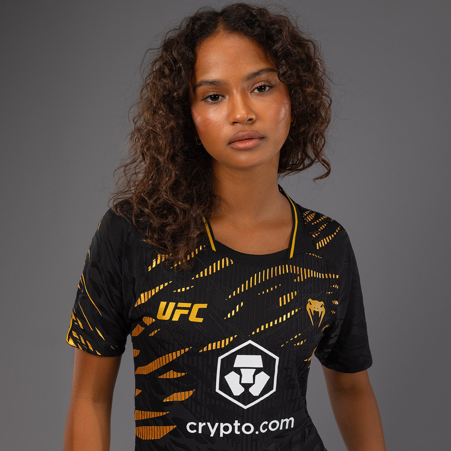 Футболка UFC Fusion by Venum Authentic Fight Night для женщин - Champion