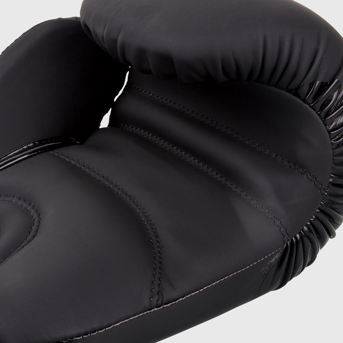 БОКСЕРСКИЕ ПЕРЧАТКИ VENUM CONTENDER 2.0 - ЧЕРНЫЙ/СЕРО-БЕЛЫЙ