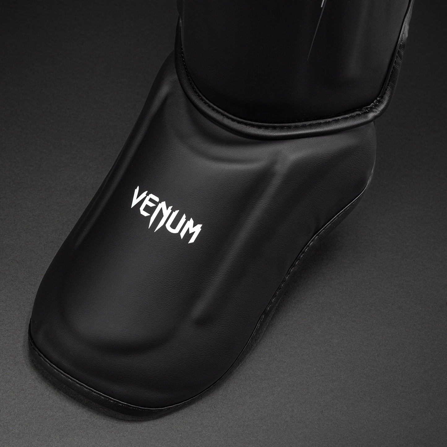 Щитки для голени Venum Streamline – Чёрный/Белый