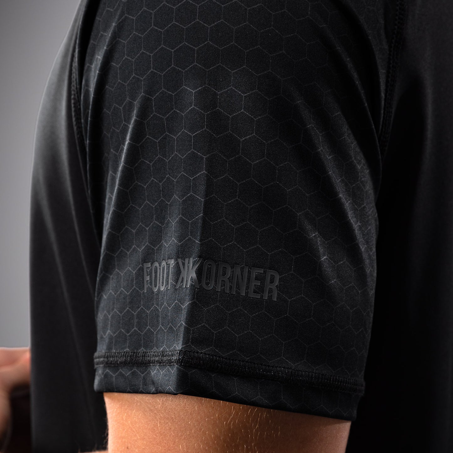 Футболка FK x Venum Hexagone MMA - черный/золотой