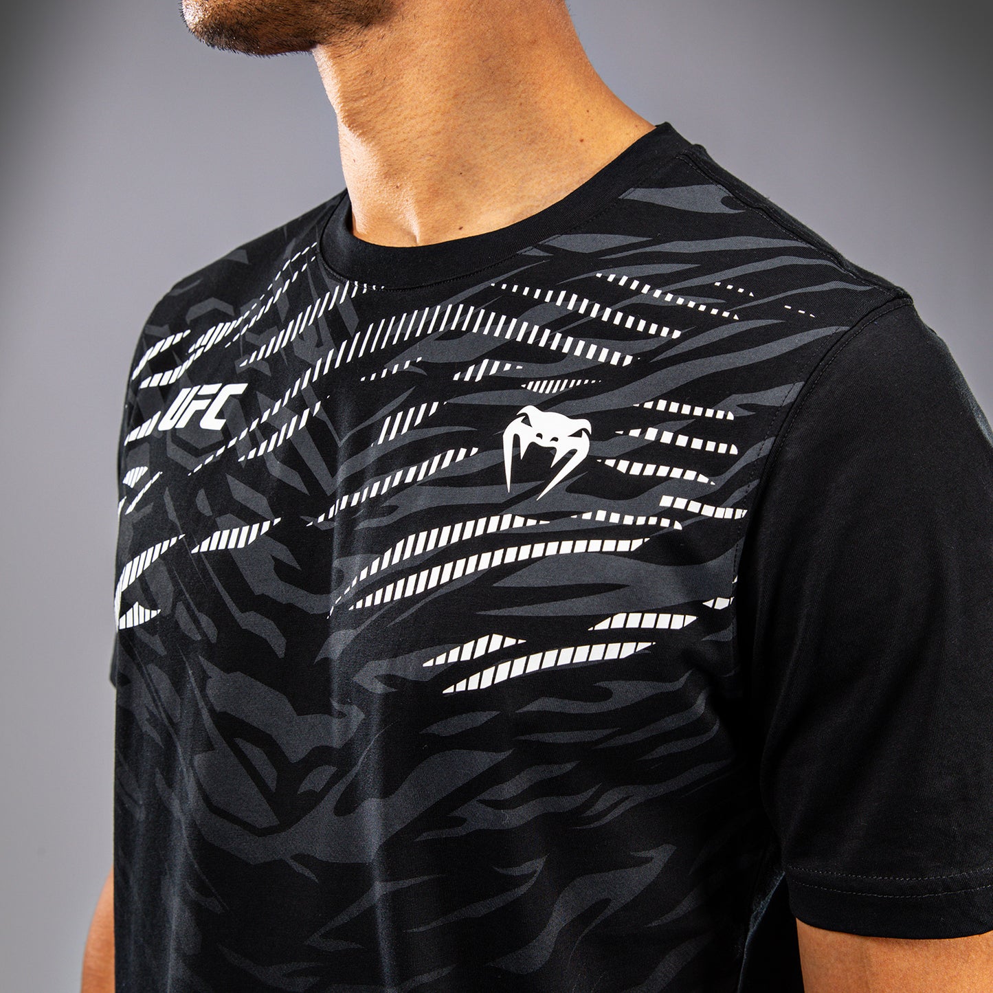 Футболка UFC Fusion by Venum Replica с коротким рукавом для мужчин - Black