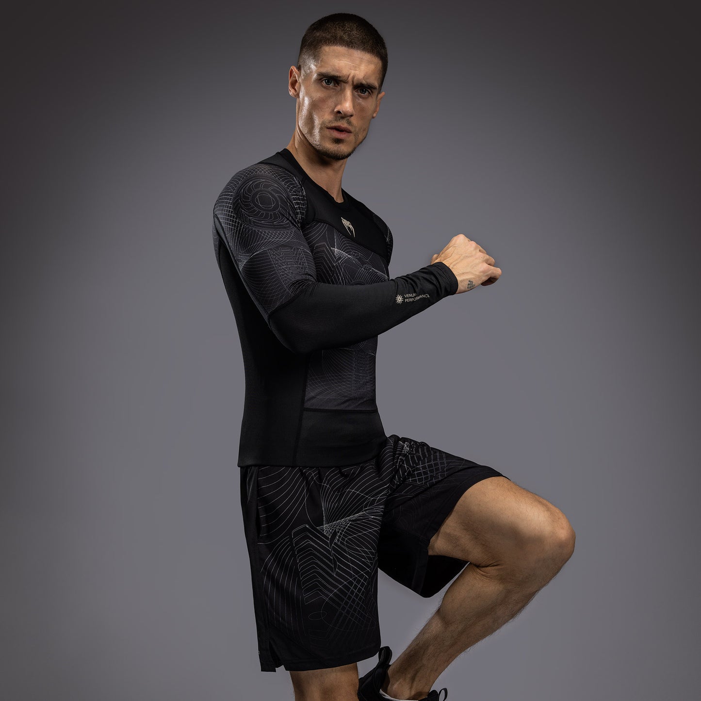 Длинный рукав Rashguard для мужчин Venum G-Fit Air - Глубокий черный / Песок пустыни