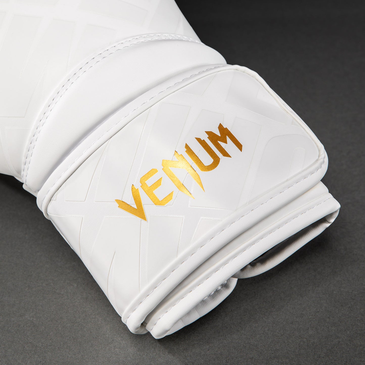 Боксерские перчатки Venum Contender 1.5 XT 3D - Белый/Золотой