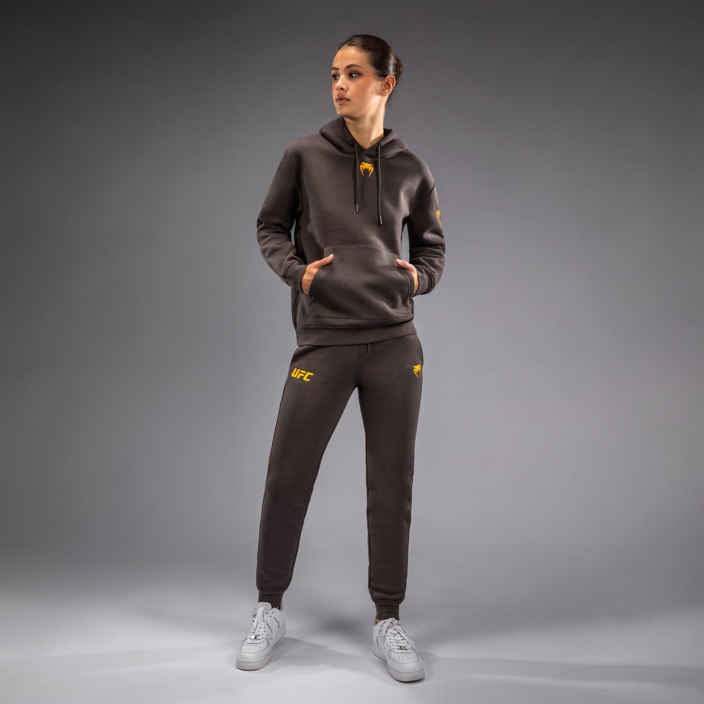 Толстовка UFC Fusion by Venum Fight Week с капюшоном для женщин - Solid Earthen Brown