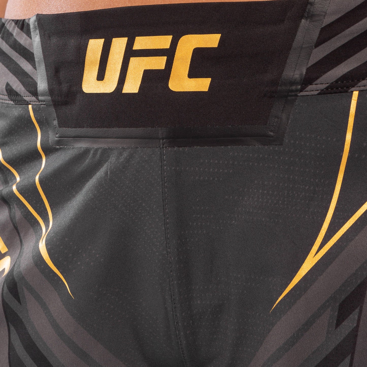 ЖЕНСКИЕ ШОРТЫ UFC VENUM FIGHT NIGHT – УКОРОЧЕННЫЙ КРОЙ - Чемпион